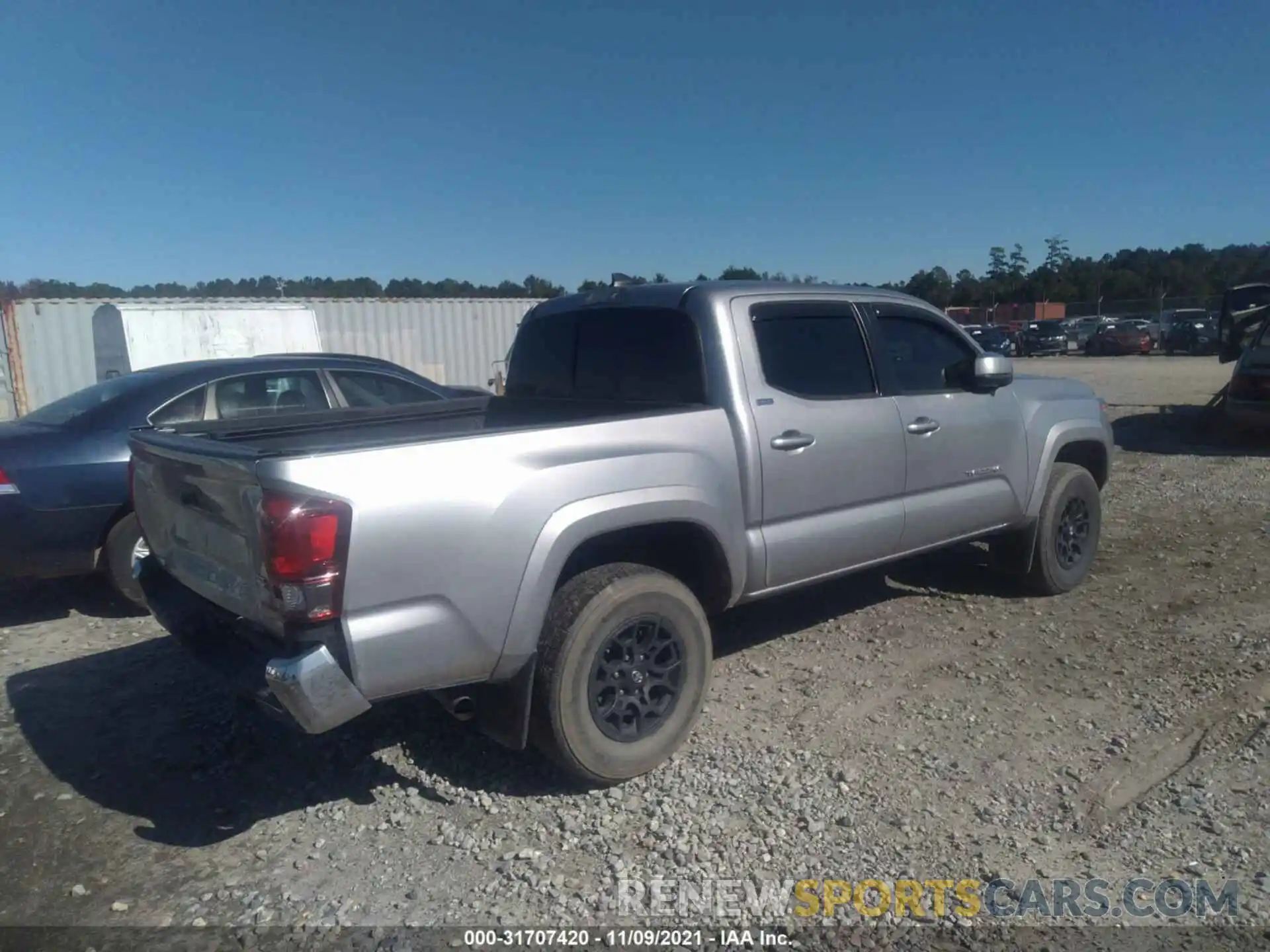 4 Photograph of a damaged car 3TMAZ5CN1KM082514 TOYOTA TACOMA 2WD 2019