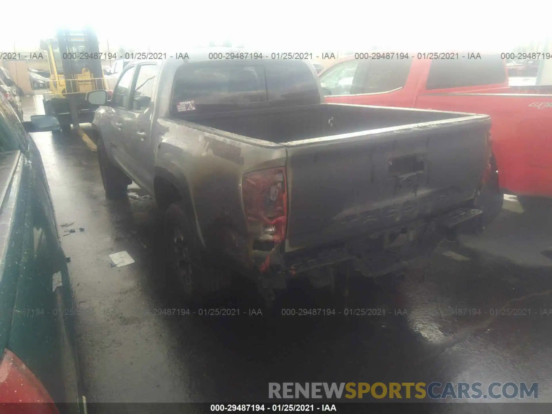 3 Фотография поврежденного автомобиля 3TMAZ5CN1KM085557 TOYOTA TACOMA 2WD 2019