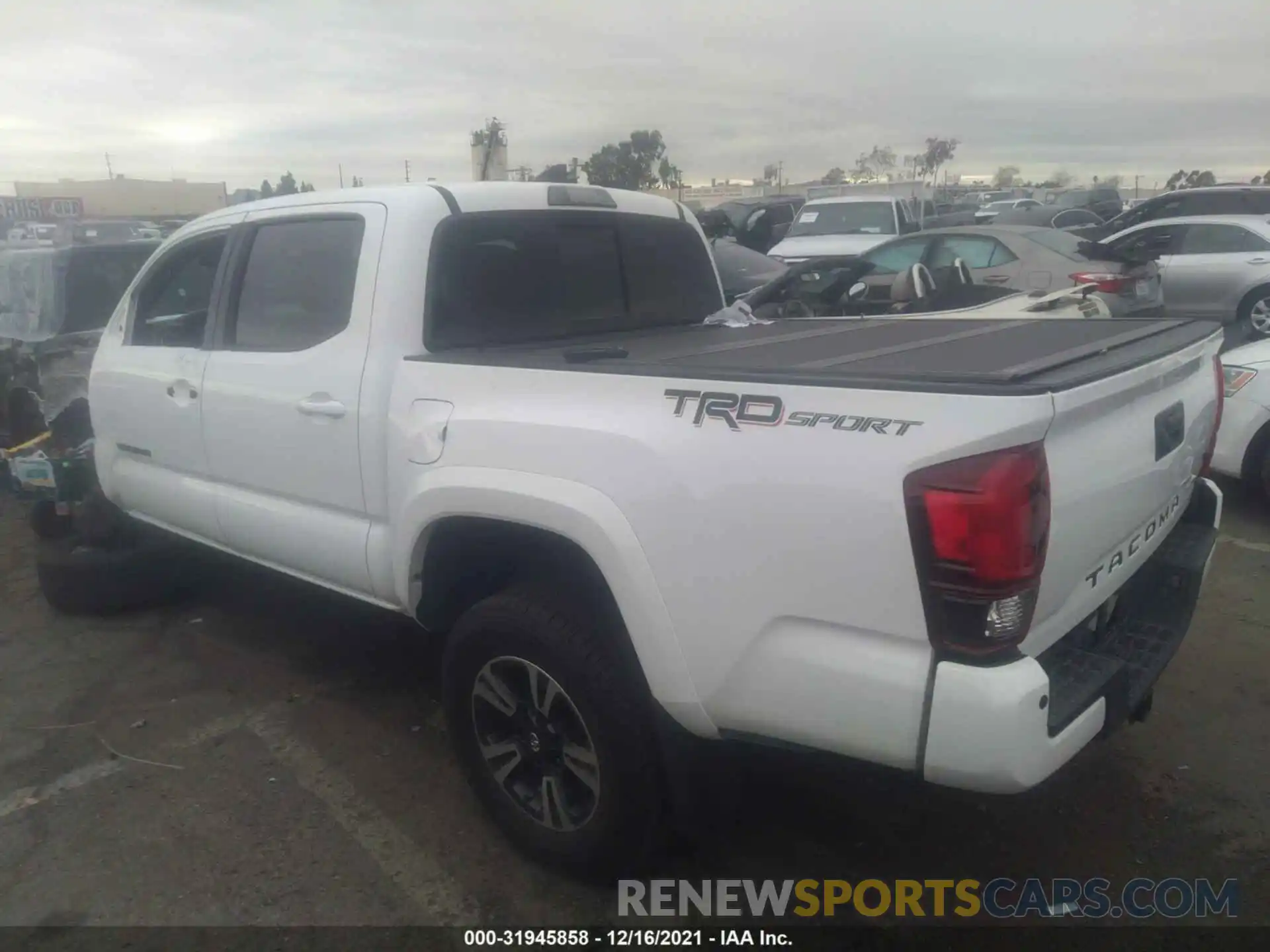 3 Photograph of a damaged car 3TMAZ5CN1KM086806 TOYOTA TACOMA 2WD 2019