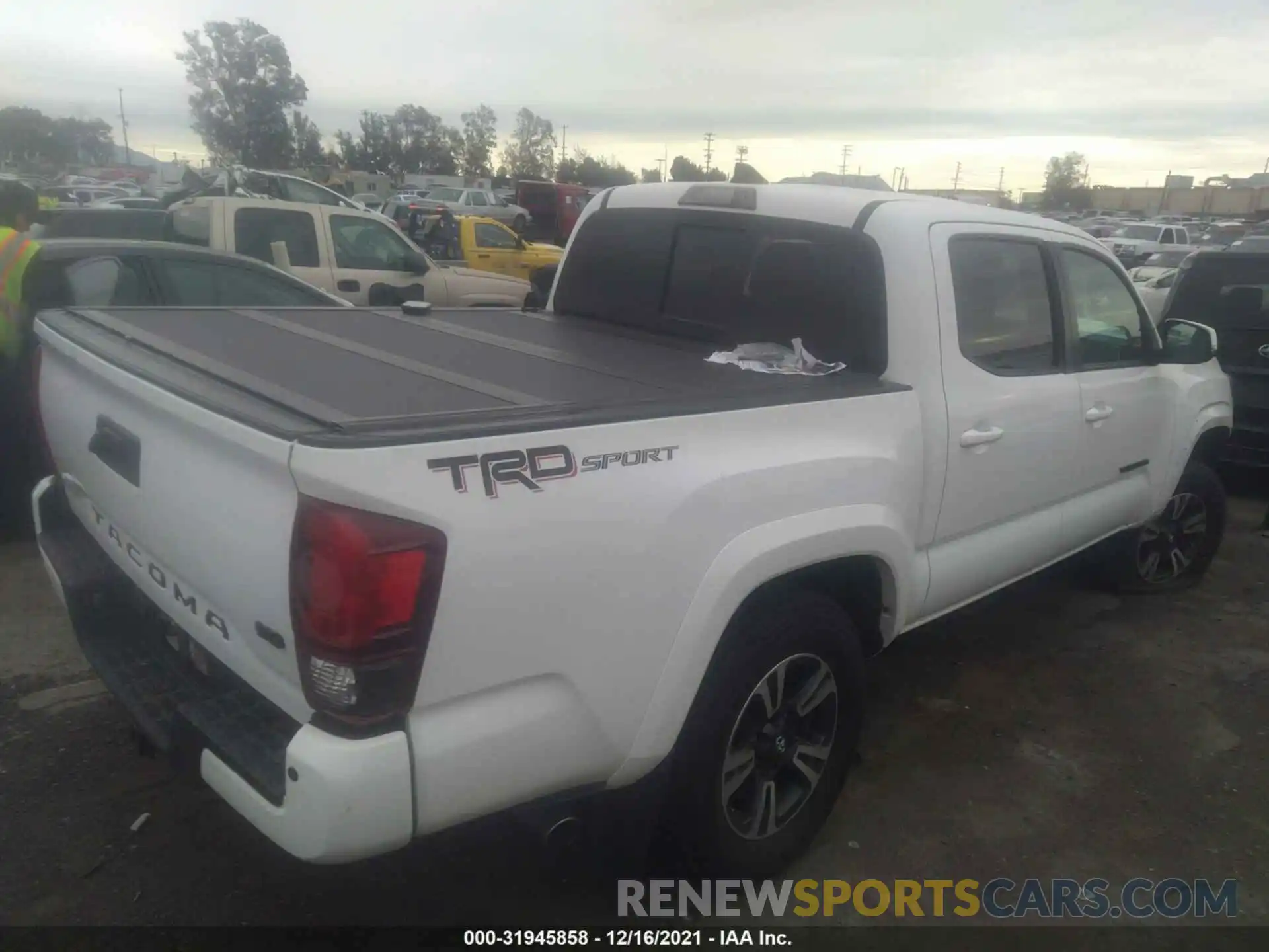 4 Photograph of a damaged car 3TMAZ5CN1KM086806 TOYOTA TACOMA 2WD 2019