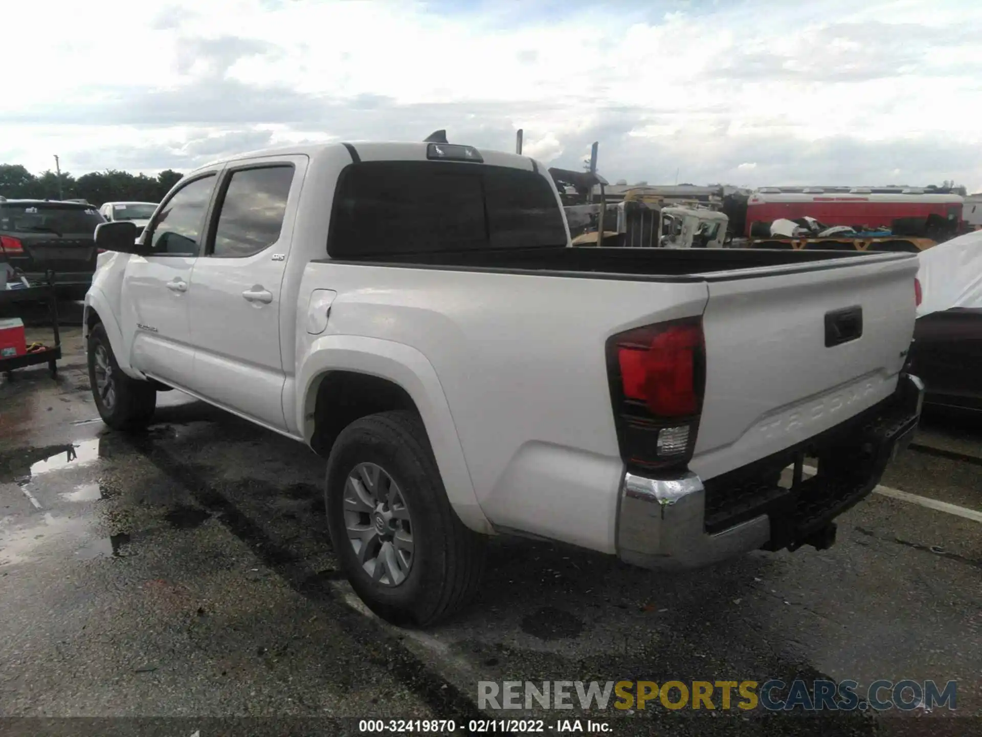 3 Photograph of a damaged car 3TMAZ5CN1KM087275 TOYOTA TACOMA 2WD 2019