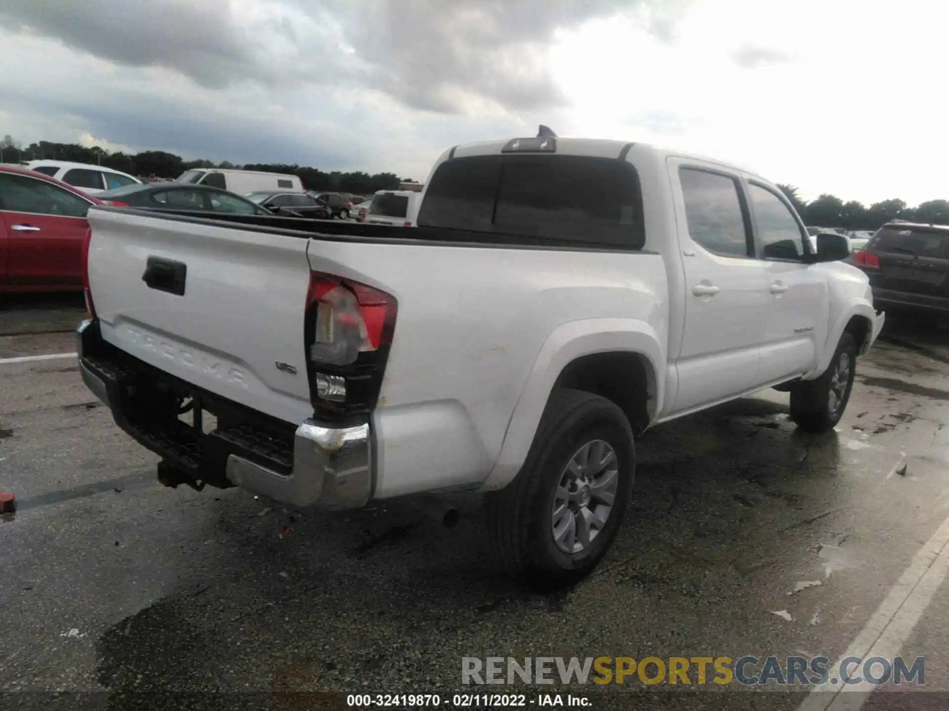 4 Photograph of a damaged car 3TMAZ5CN1KM087275 TOYOTA TACOMA 2WD 2019