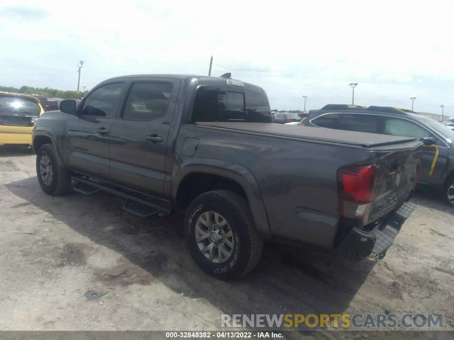 3 Photograph of a damaged car 3TMAZ5CN1KM087499 TOYOTA TACOMA 2WD 2019