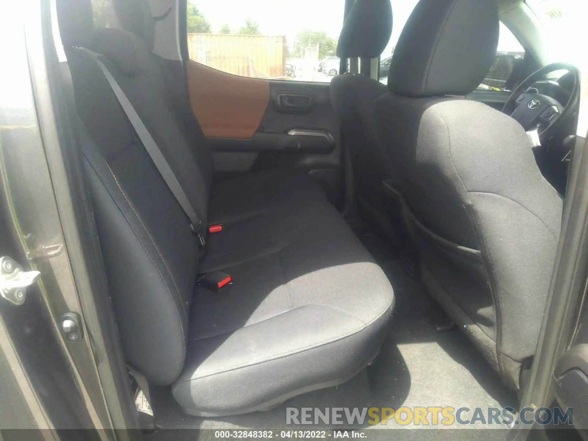 5 Photograph of a damaged car 3TMAZ5CN1KM087499 TOYOTA TACOMA 2WD 2019