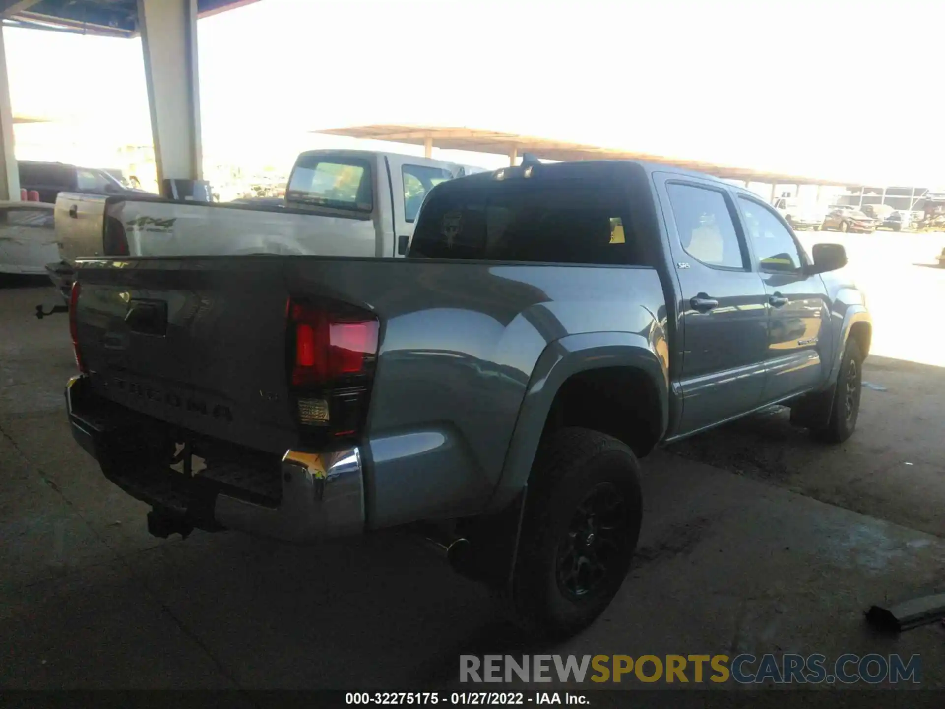 4 Photograph of a damaged car 3TMAZ5CN1KM090032 TOYOTA TACOMA 2WD 2019