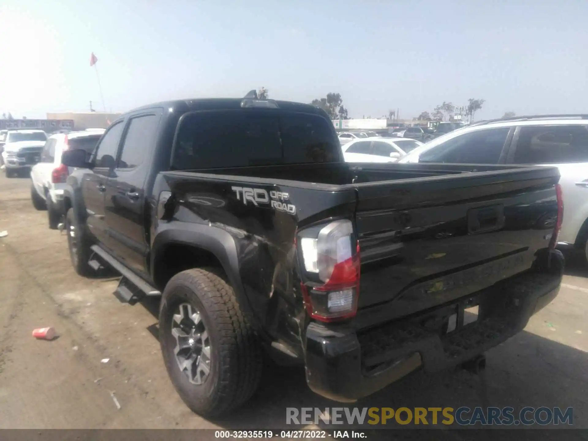 3 Photograph of a damaged car 3TMAZ5CN1KM104706 TOYOTA TACOMA 2WD 2019