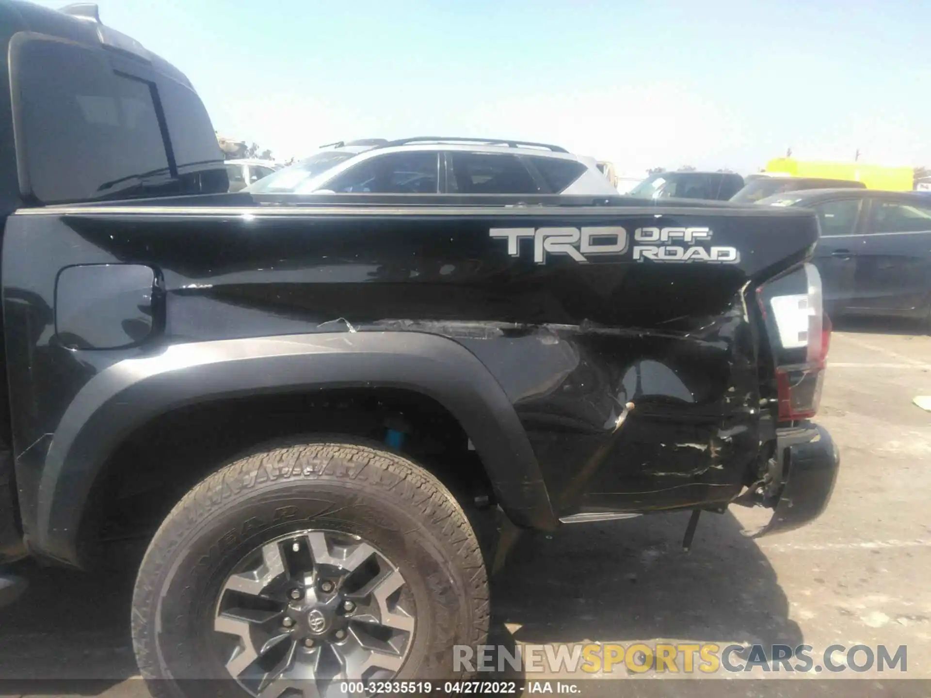 6 Photograph of a damaged car 3TMAZ5CN1KM104706 TOYOTA TACOMA 2WD 2019