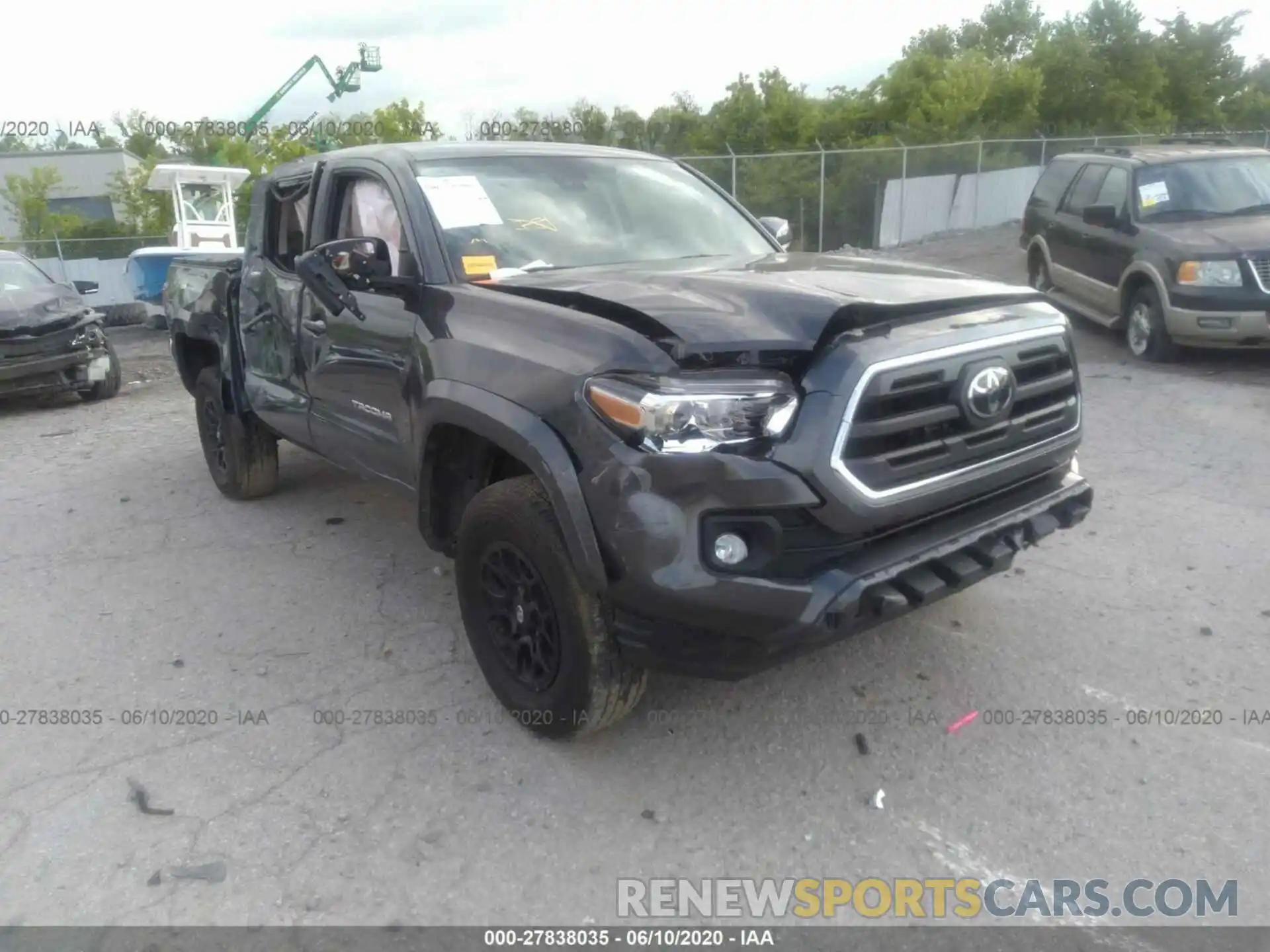 1 Photograph of a damaged car 3TMAZ5CN1KM106343 TOYOTA TACOMA 2WD 2019