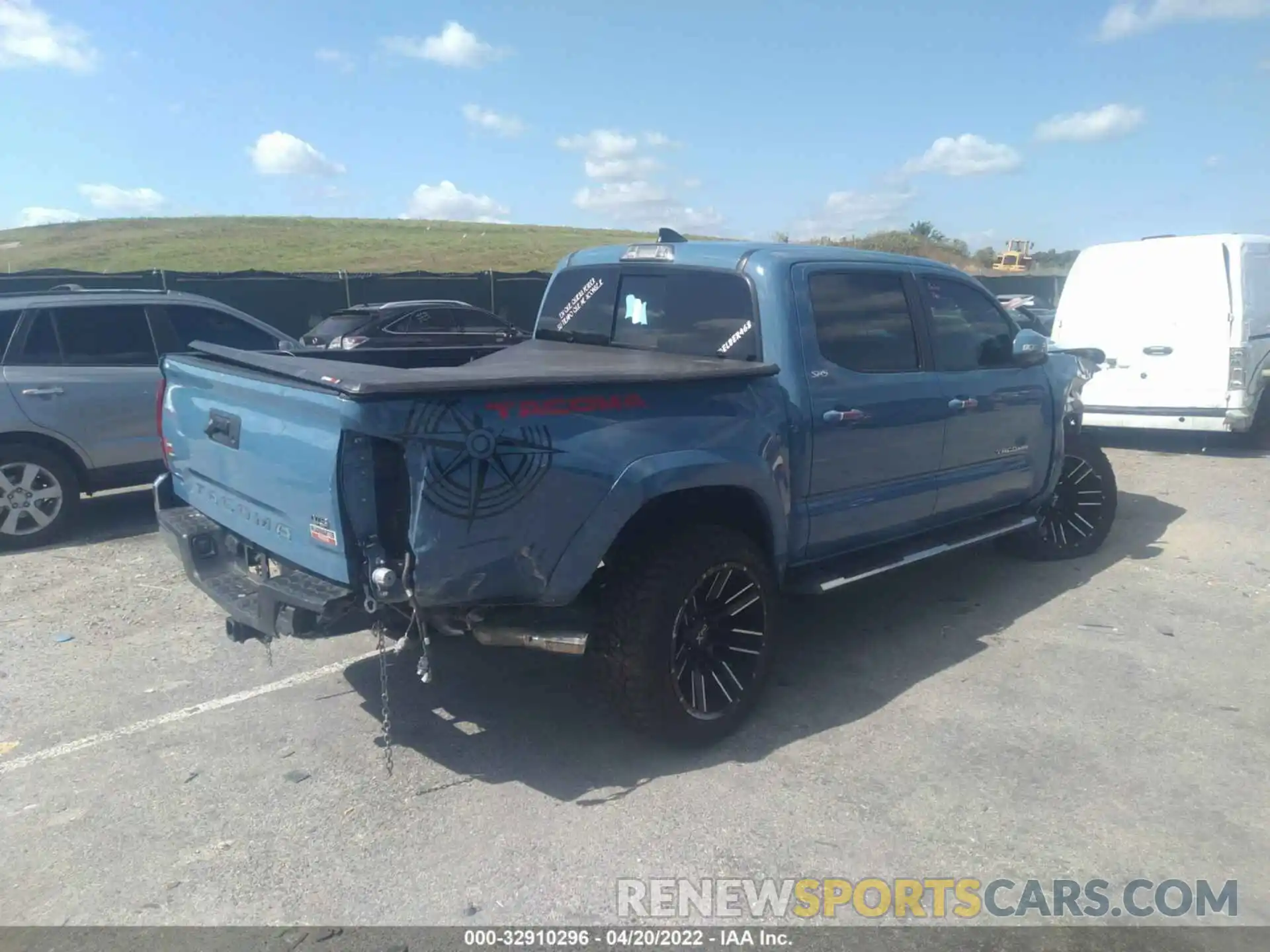 4 Photograph of a damaged car 3TMAZ5CN1KM111929 TOYOTA TACOMA 2WD 2019