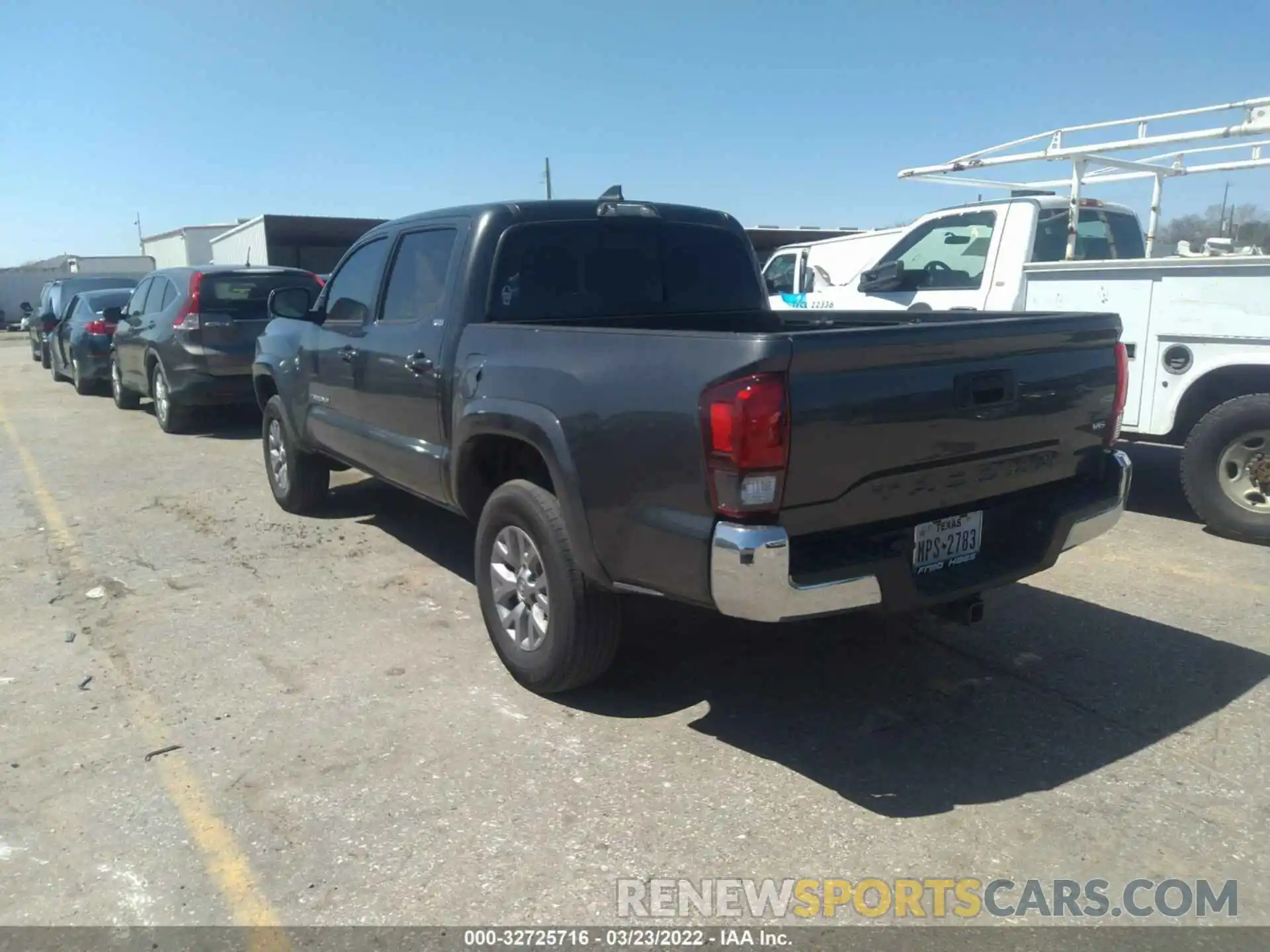 3 Photograph of a damaged car 3TMAZ5CN1KM112689 TOYOTA TACOMA 2WD 2019