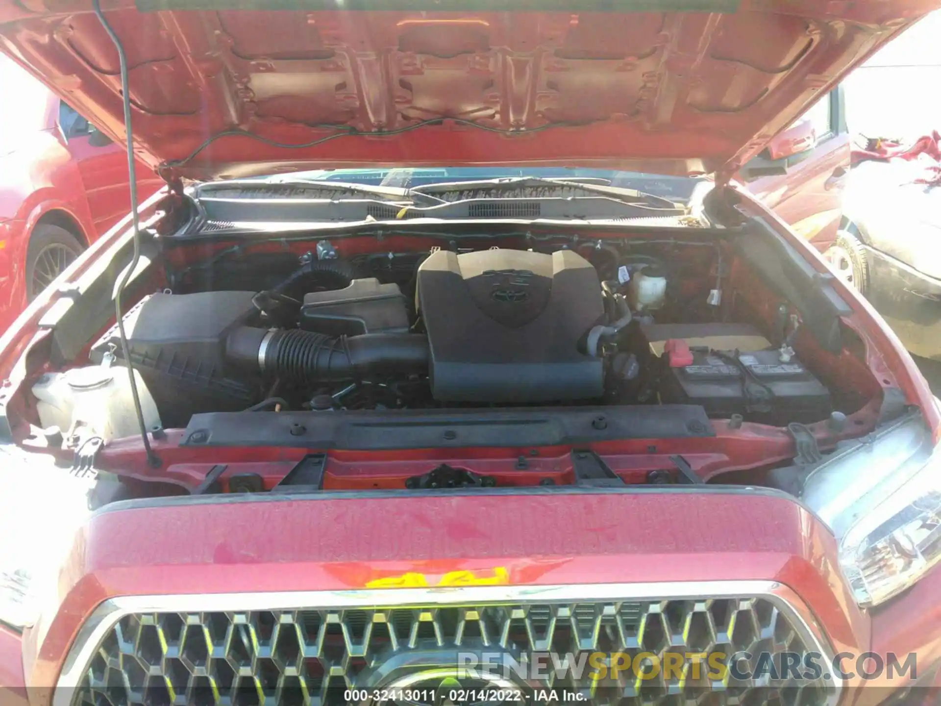 10 Photograph of a damaged car 3TMAZ5CN1KM113440 TOYOTA TACOMA 2WD 2019