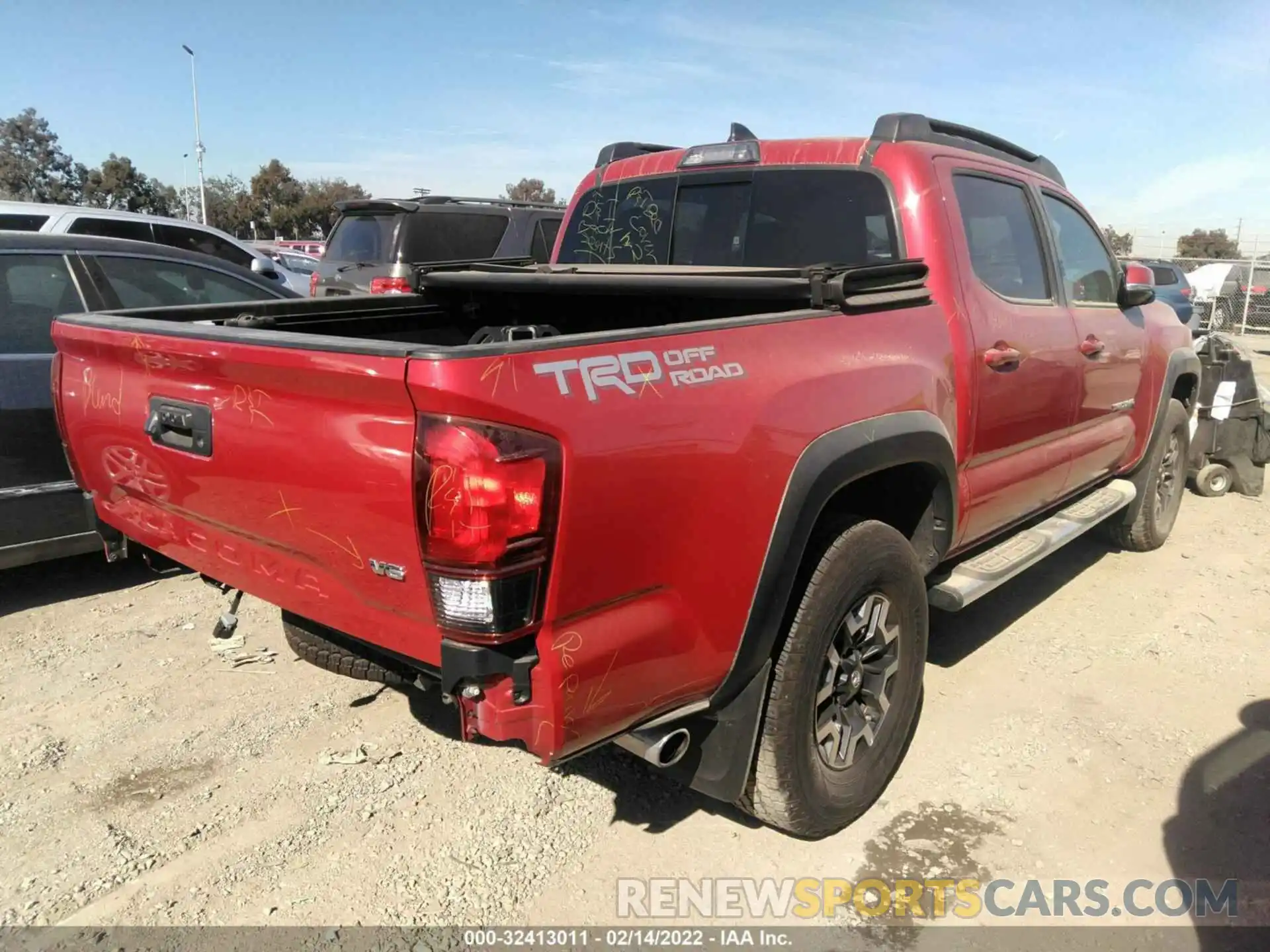 4 Photograph of a damaged car 3TMAZ5CN1KM113440 TOYOTA TACOMA 2WD 2019