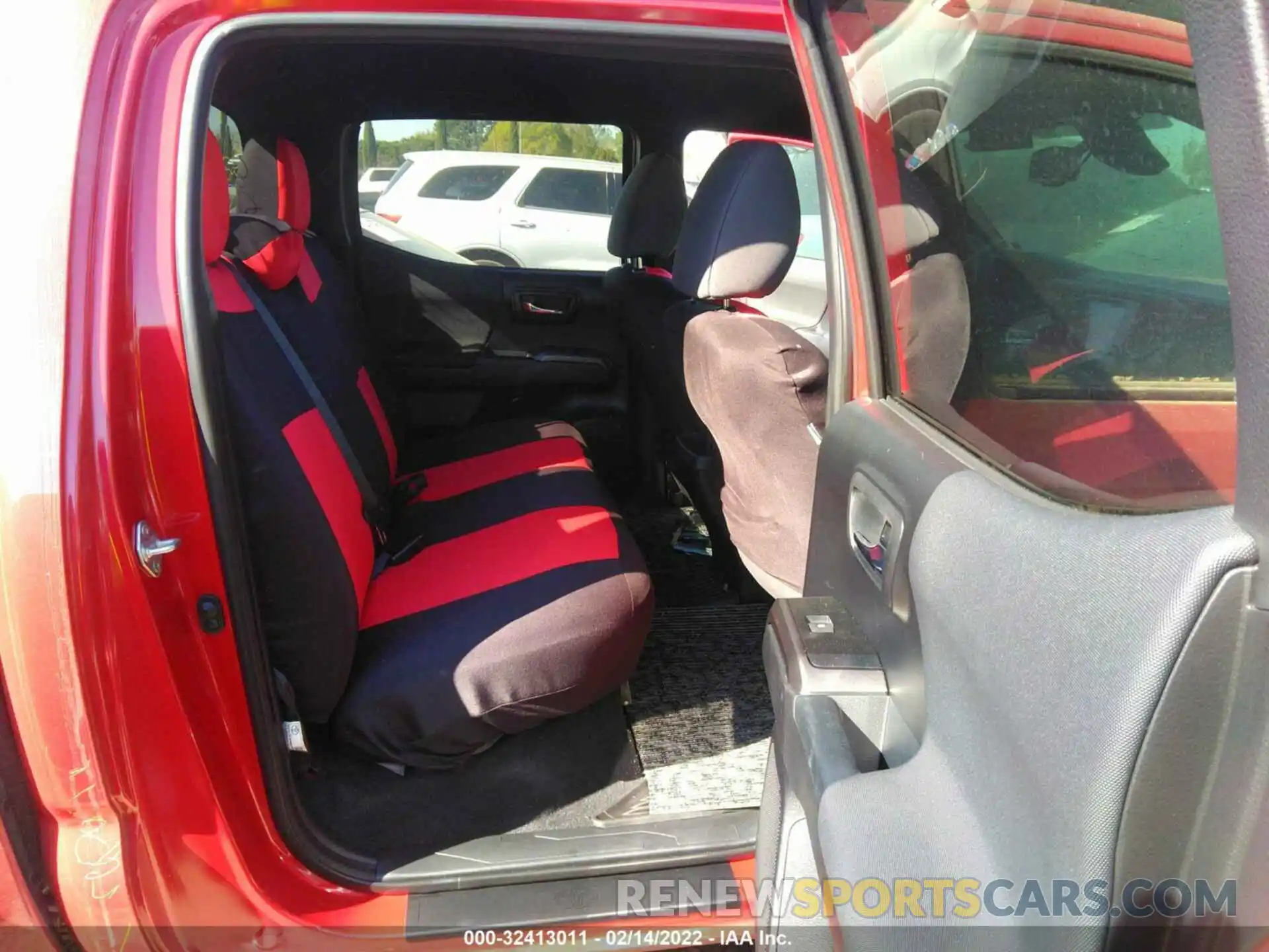 5 Photograph of a damaged car 3TMAZ5CN1KM113440 TOYOTA TACOMA 2WD 2019