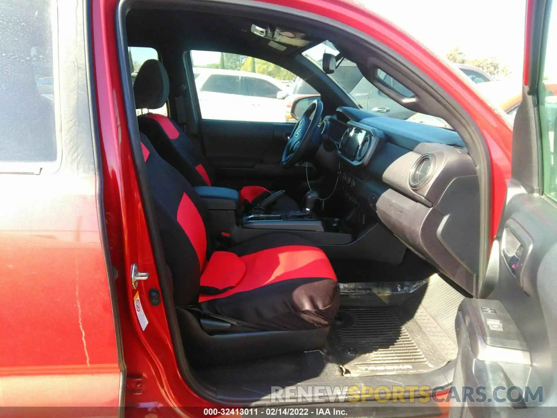 8 Photograph of a damaged car 3TMAZ5CN1KM113440 TOYOTA TACOMA 2WD 2019