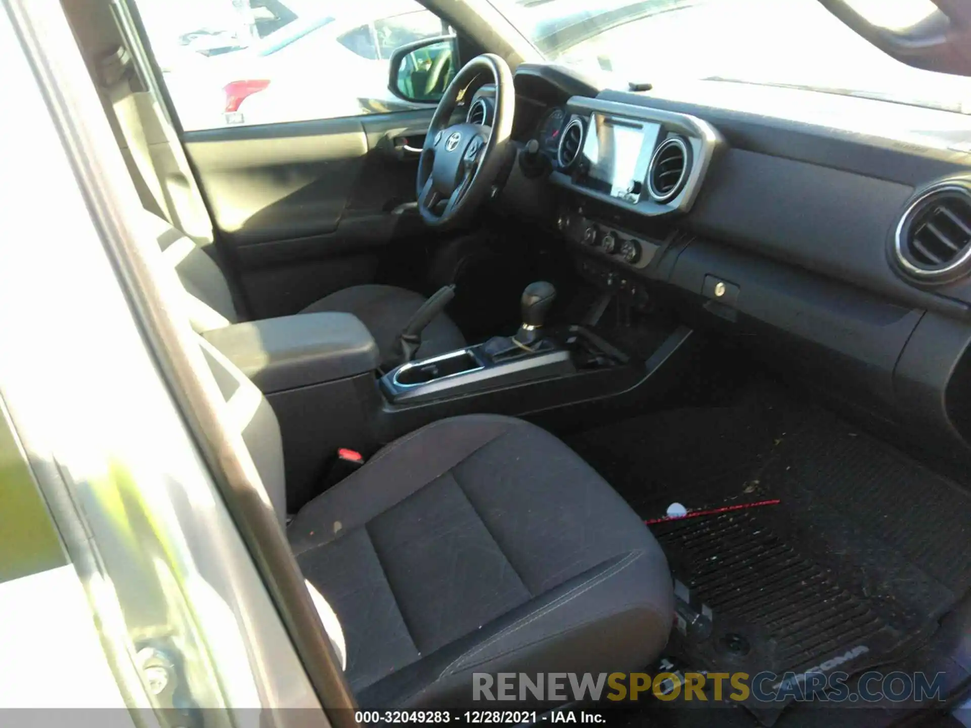 5 Photograph of a damaged car 3TMAZ5CN2KM080190 TOYOTA TACOMA 2WD 2019