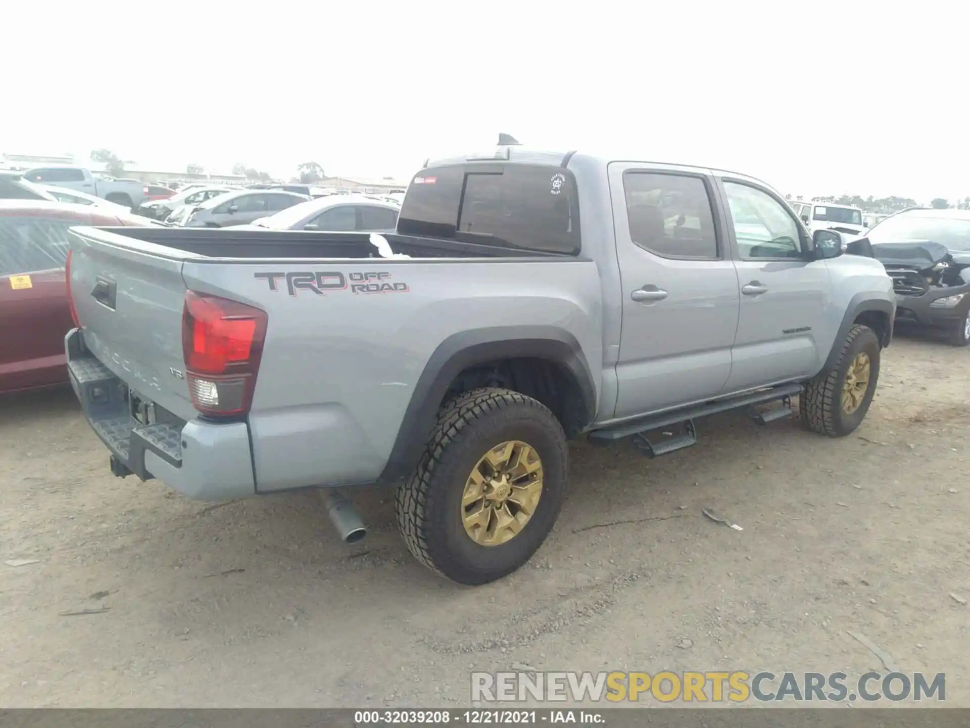 4 Photograph of a damaged car 3TMAZ5CN2KM089939 TOYOTA TACOMA 2WD 2019