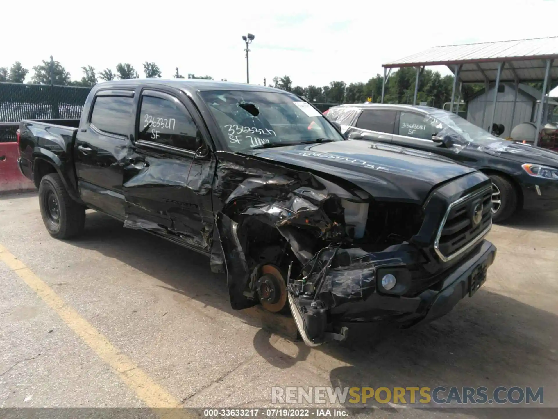 1 Photograph of a damaged car 3TMAZ5CN2KM096387 TOYOTA TACOMA 2WD 2019