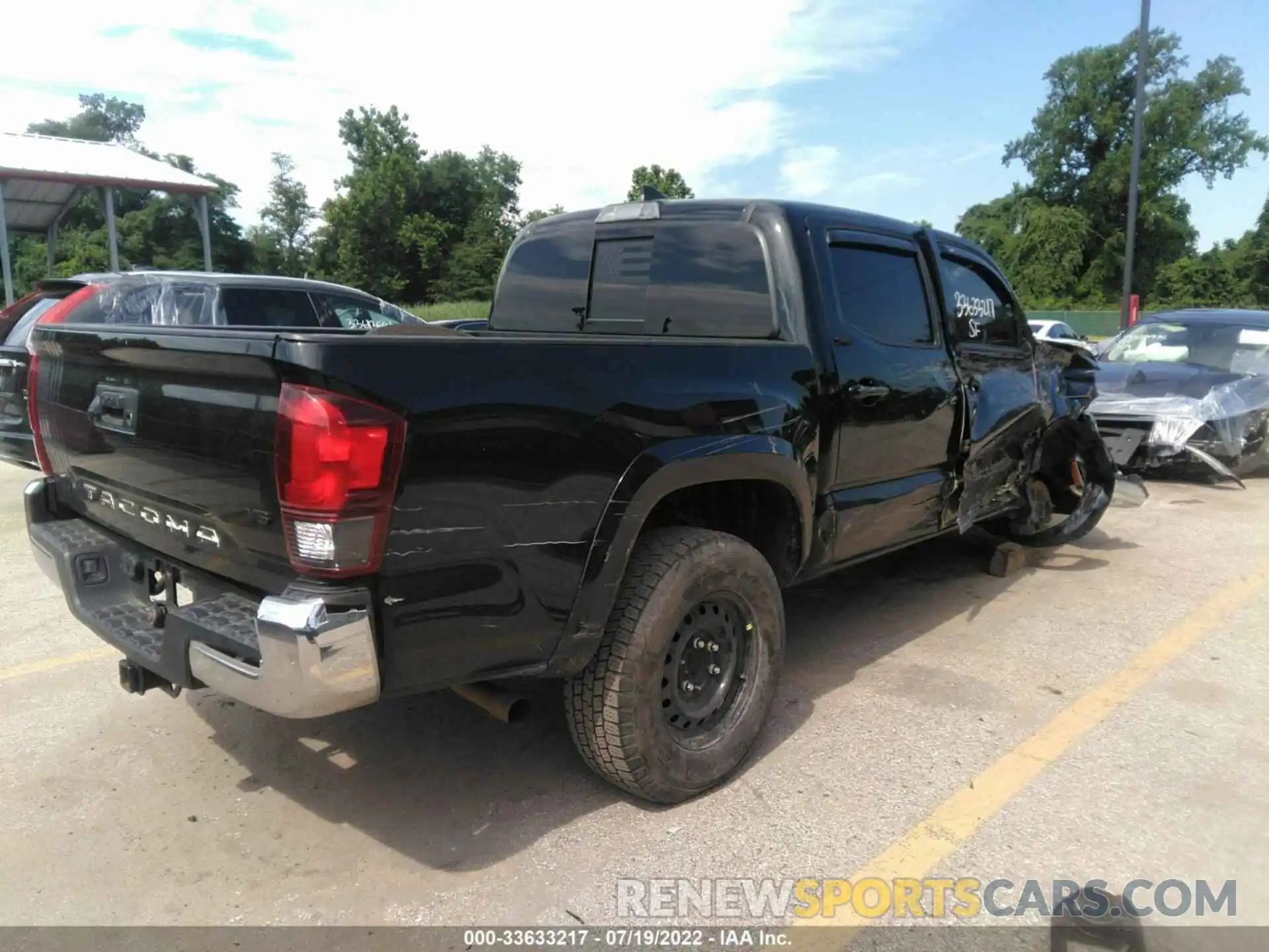 4 Photograph of a damaged car 3TMAZ5CN2KM096387 TOYOTA TACOMA 2WD 2019