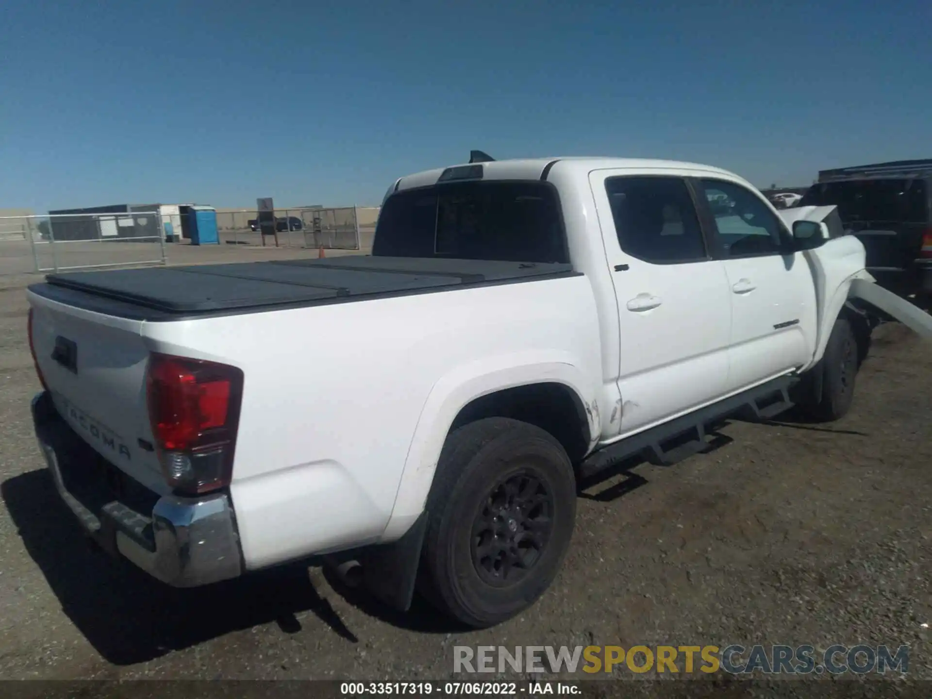 4 Photograph of a damaged car 3TMAZ5CN2KM100129 TOYOTA TACOMA 2WD 2019