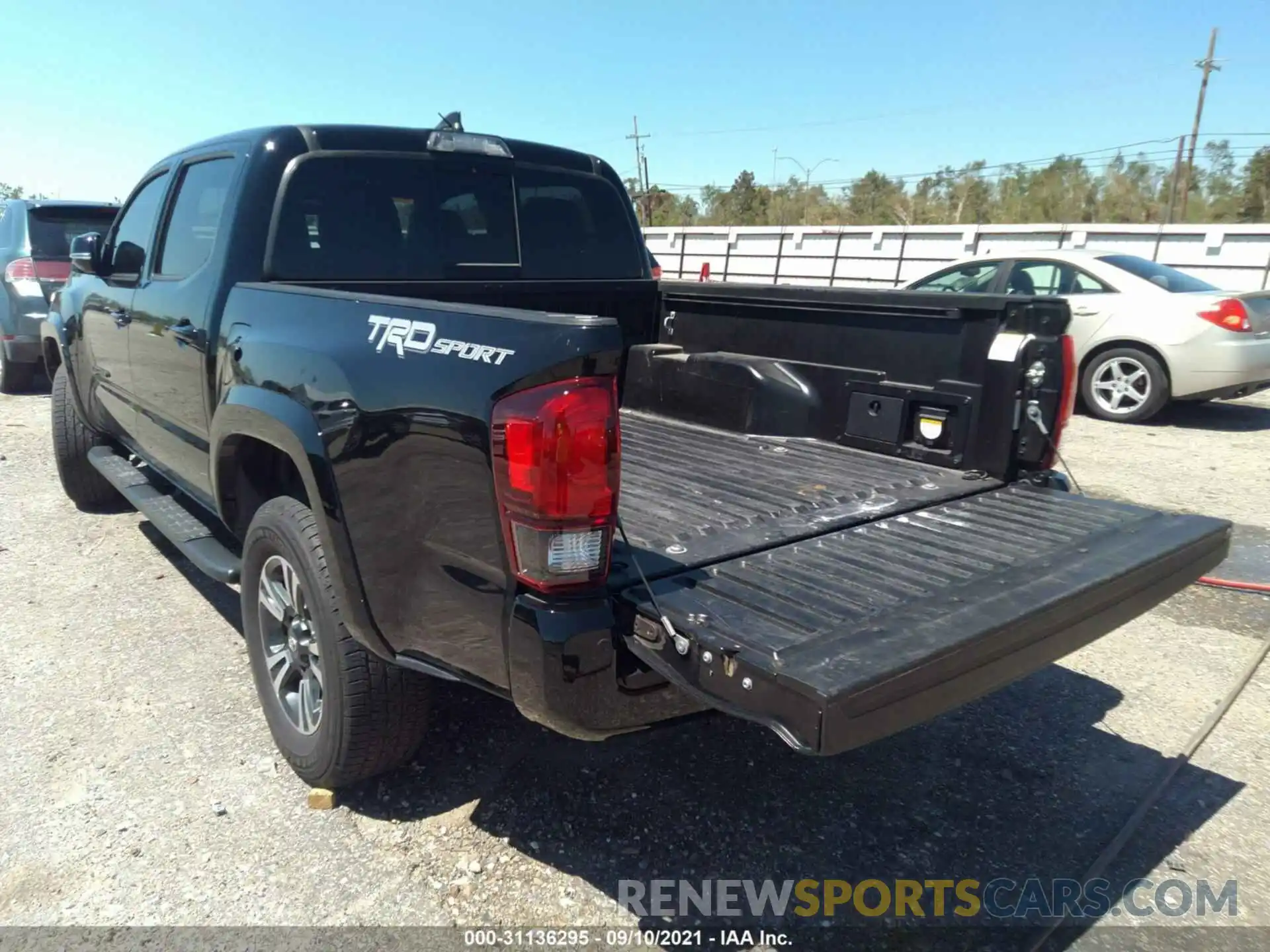 3 Photograph of a damaged car 3TMAZ5CN2KM102687 TOYOTA TACOMA 2WD 2019