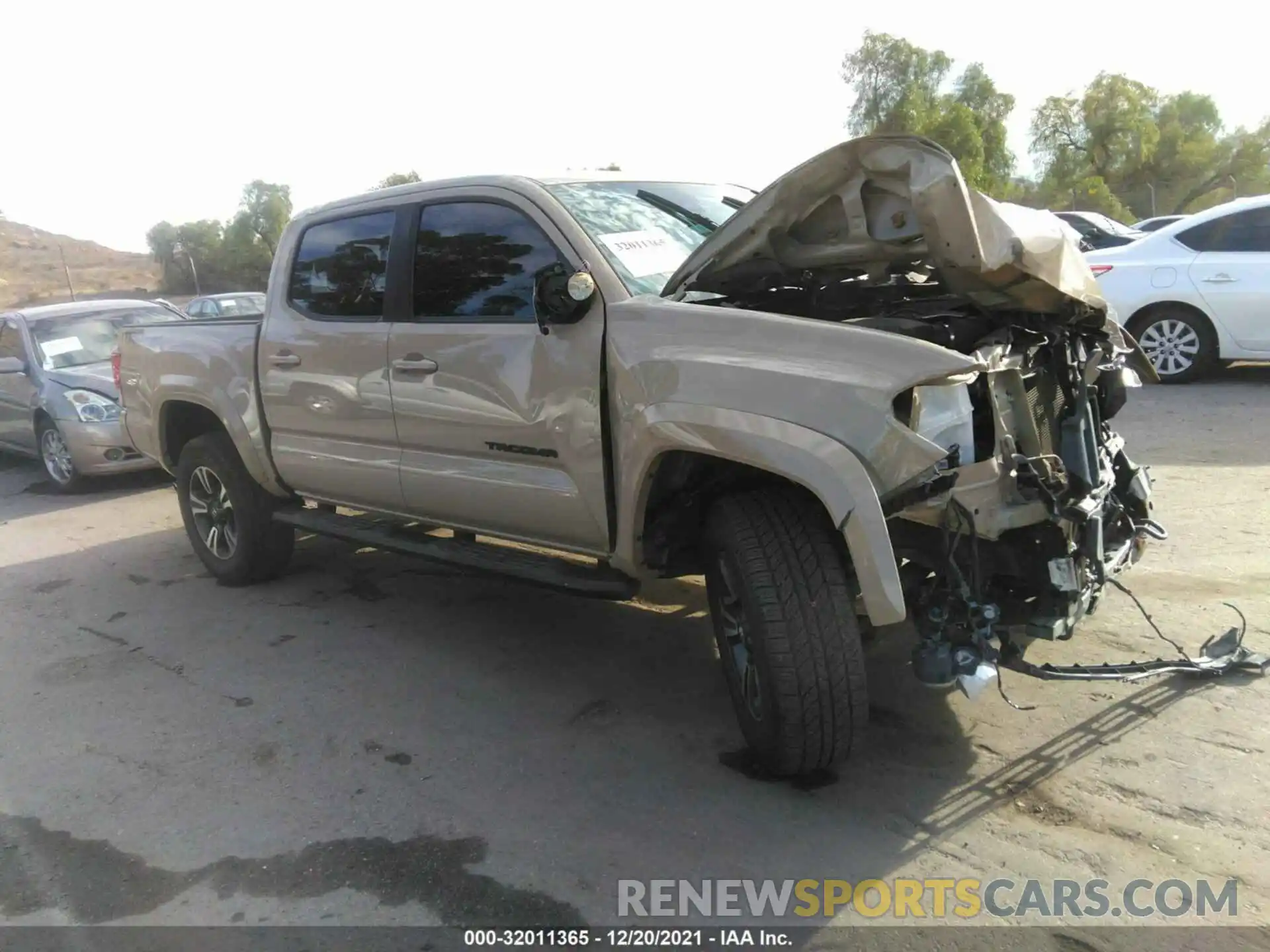 1 Photograph of a damaged car 3TMAZ5CN2KM103256 TOYOTA TACOMA 2WD 2019