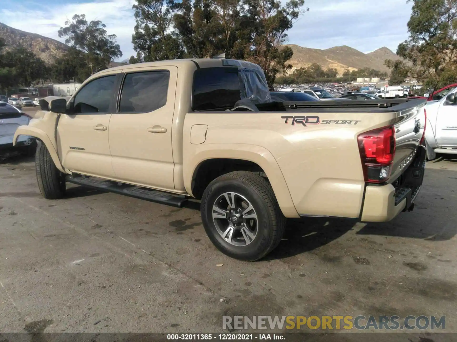 3 Photograph of a damaged car 3TMAZ5CN2KM103256 TOYOTA TACOMA 2WD 2019