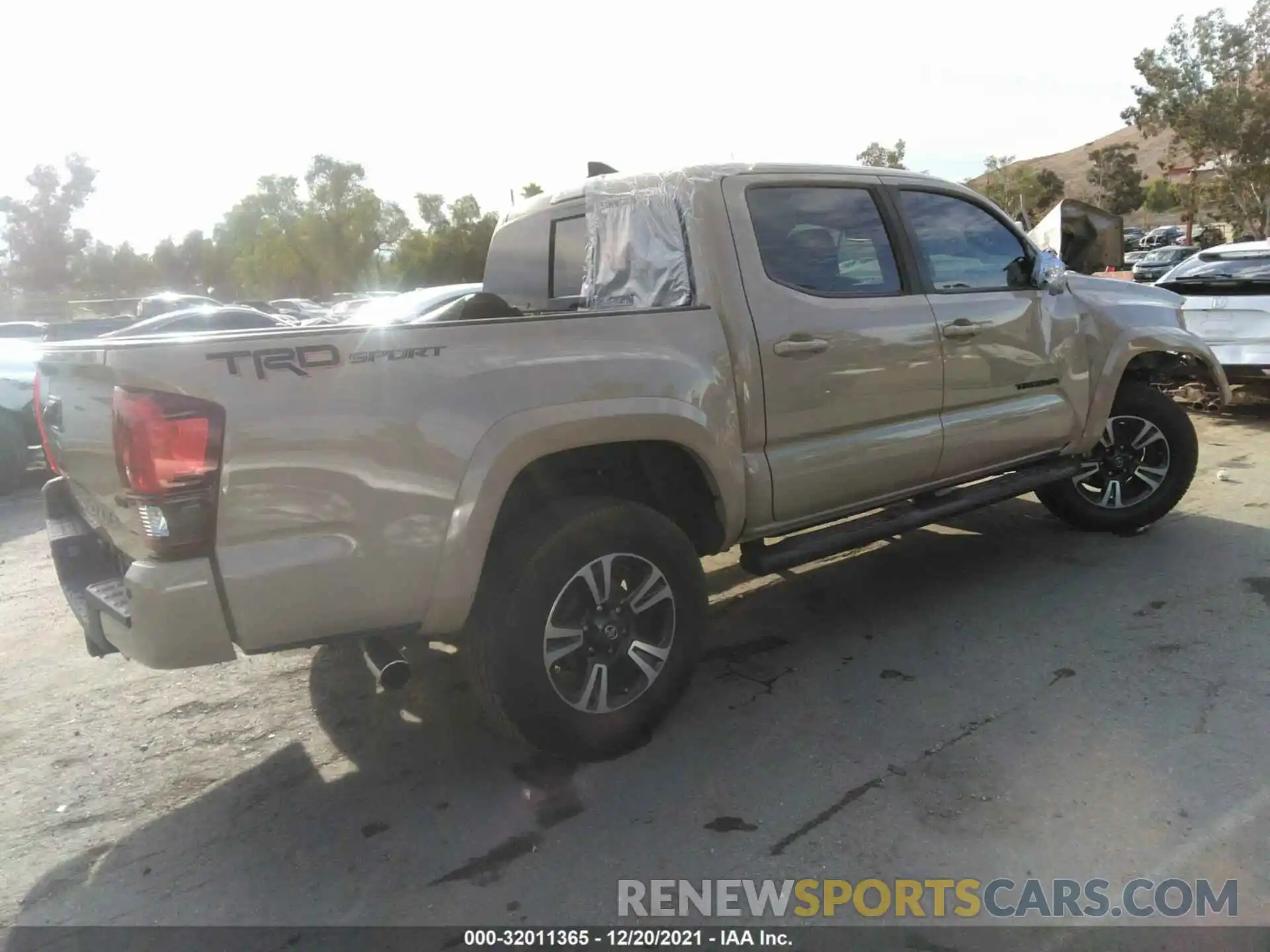 4 Photograph of a damaged car 3TMAZ5CN2KM103256 TOYOTA TACOMA 2WD 2019