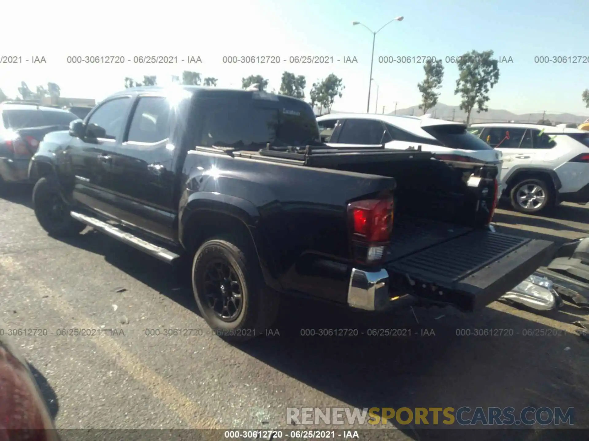 3 Фотография поврежденного автомобиля 3TMAZ5CN2KM106934 TOYOTA TACOMA 2WD 2019