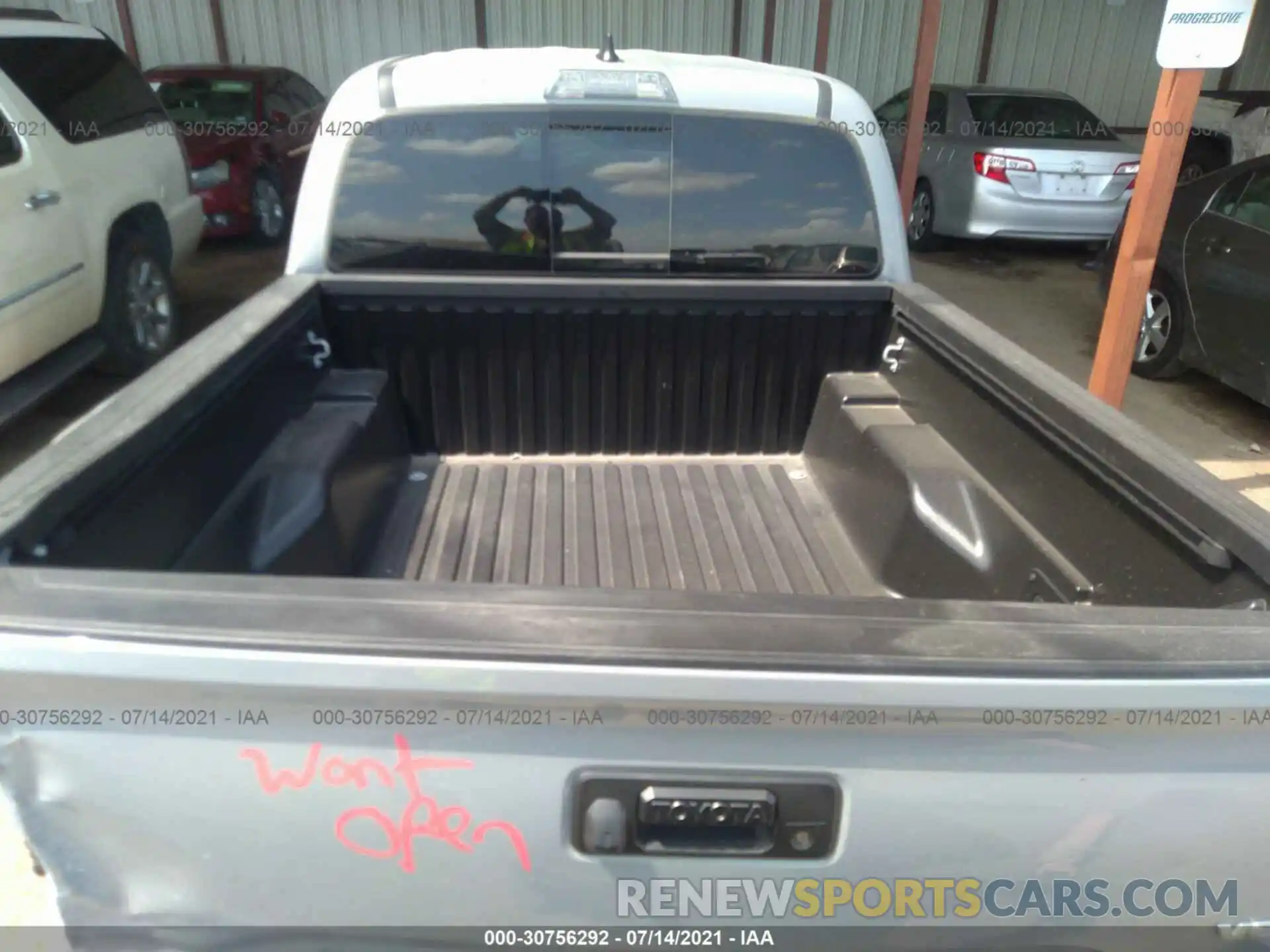 8 Photograph of a damaged car 3TMAZ5CN2KM110269 TOYOTA TACOMA 2WD 2019