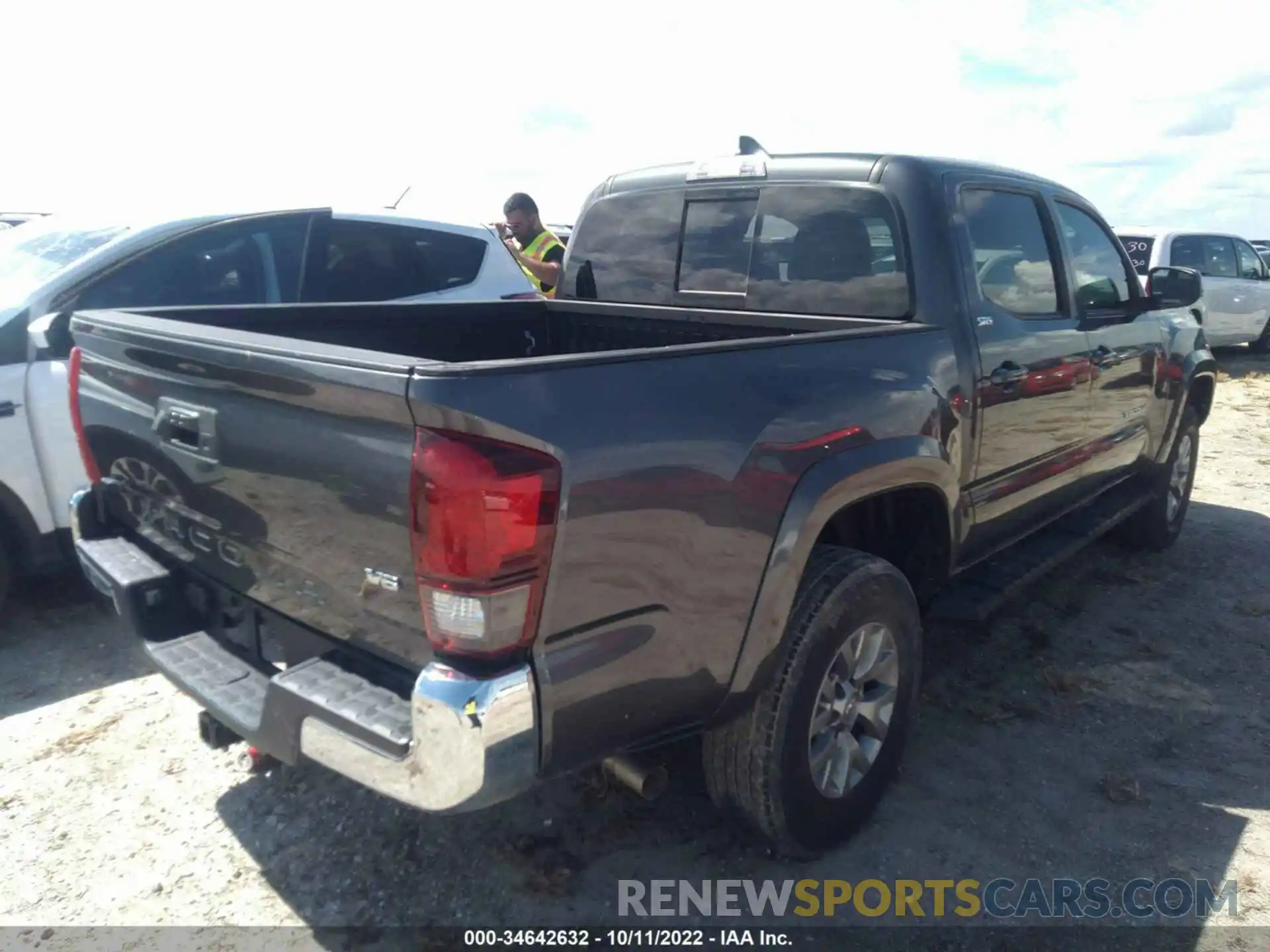 4 Photograph of a damaged car 3TMAZ5CN3KM084815 TOYOTA TACOMA 2WD 2019