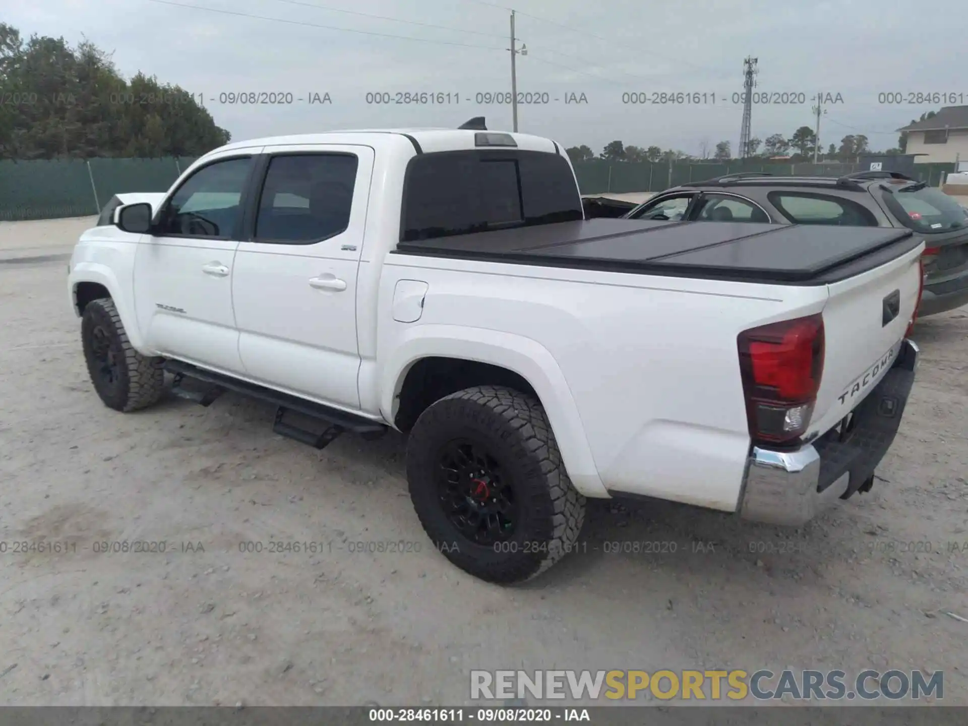 3 Photograph of a damaged car 3TMAZ5CN3KM100673 TOYOTA TACOMA 2WD 2019