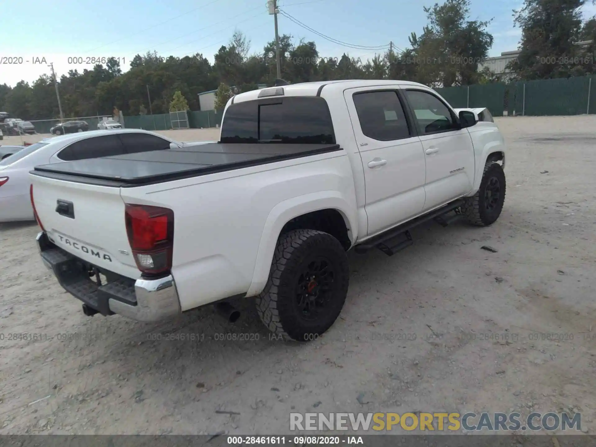 4 Photograph of a damaged car 3TMAZ5CN3KM100673 TOYOTA TACOMA 2WD 2019