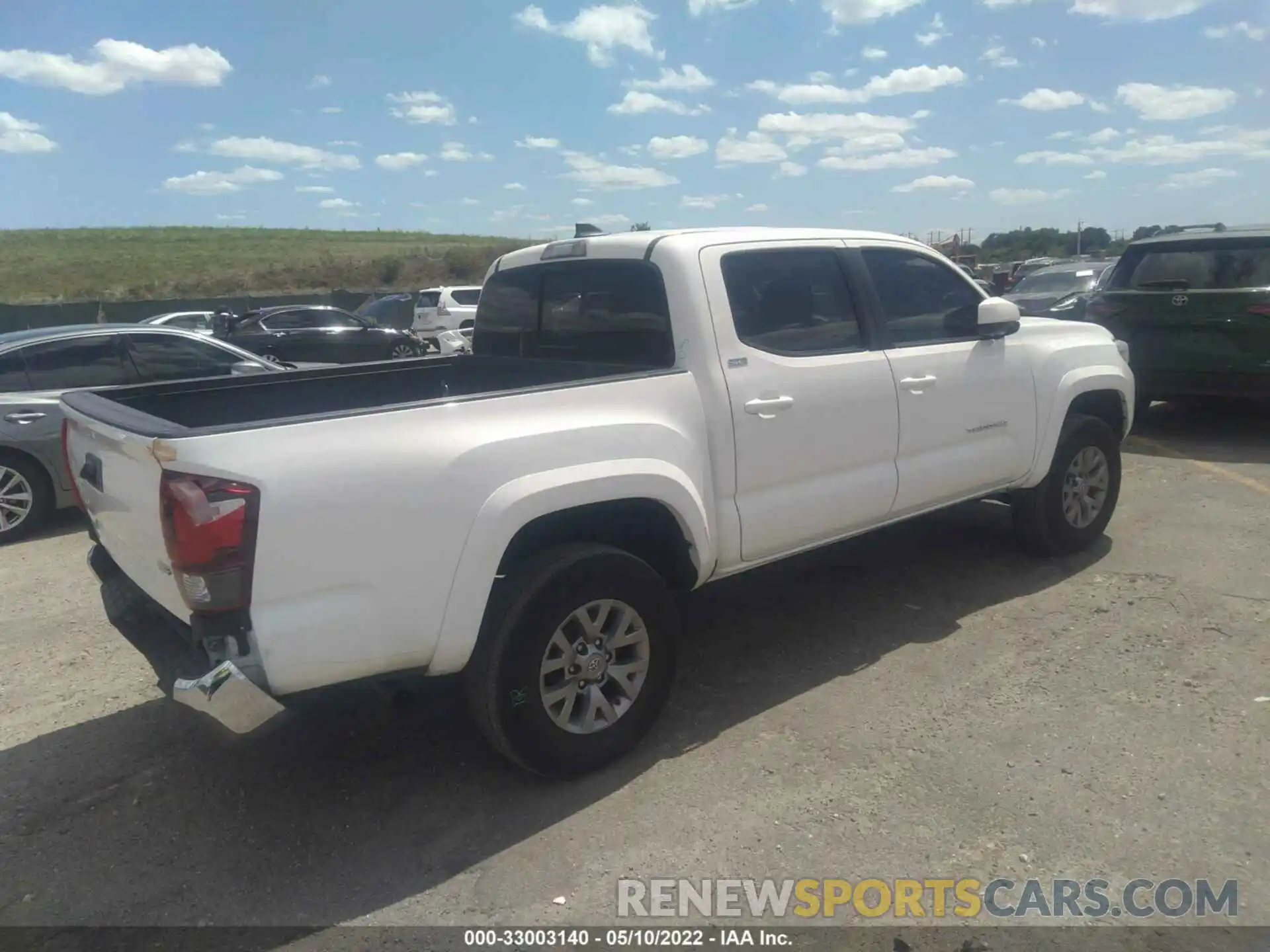 4 Photograph of a damaged car 3TMAZ5CN4KM079803 TOYOTA TACOMA 2WD 2019