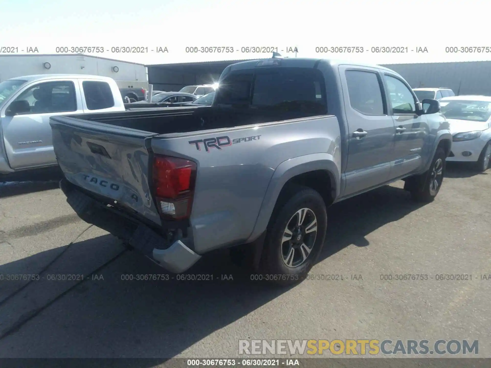 4 Photograph of a damaged car 3TMAZ5CN4KM081342 TOYOTA TACOMA 2WD 2019