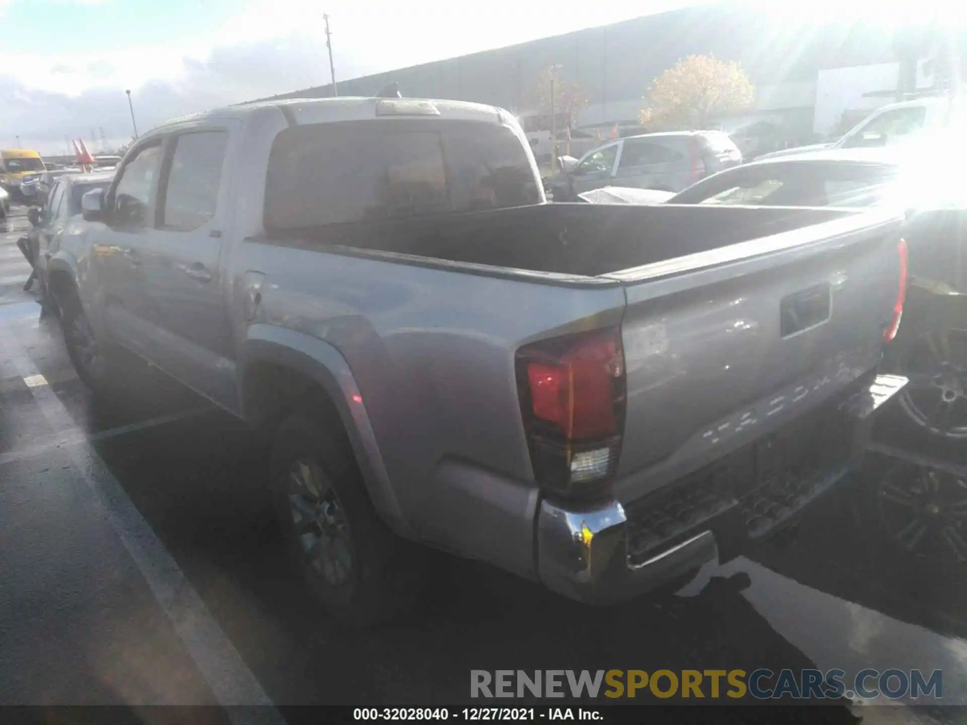 3 Photograph of a damaged car 3TMAZ5CN4KM089344 TOYOTA TACOMA 2WD 2019