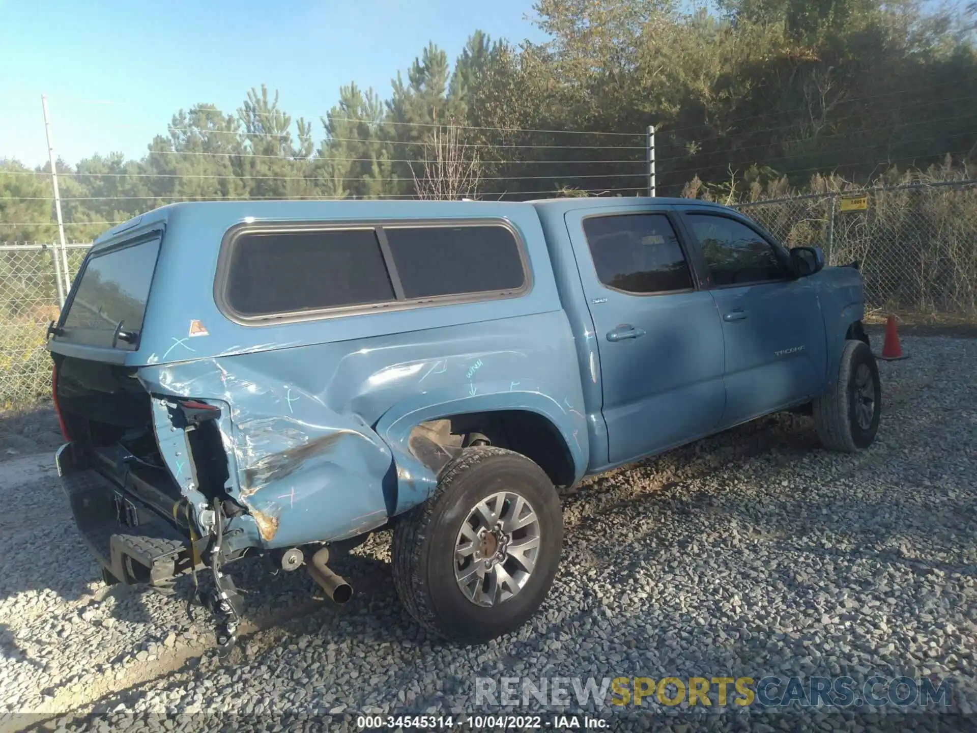 4 Photograph of a damaged car 3TMAZ5CN4KM094477 TOYOTA TACOMA 2WD 2019