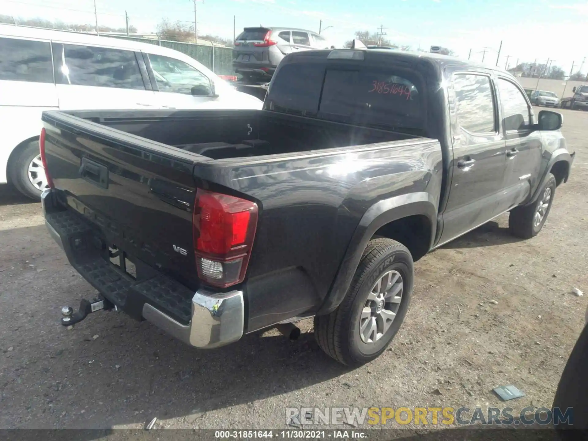 4 Photograph of a damaged car 3TMAZ5CN4KM096648 TOYOTA TACOMA 2WD 2019