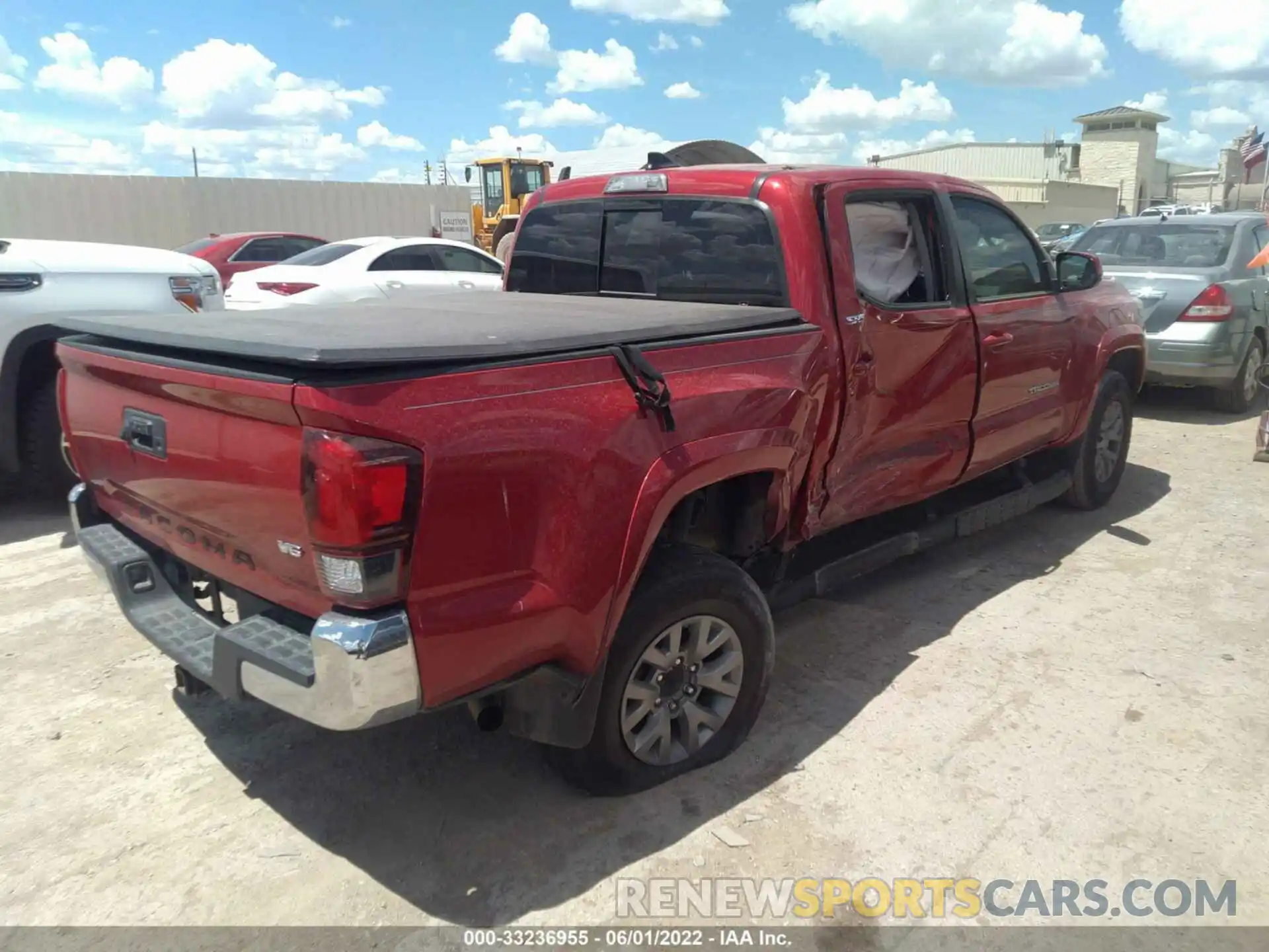 4 Photograph of a damaged car 3TMAZ5CN4KM098223 TOYOTA TACOMA 2WD 2019