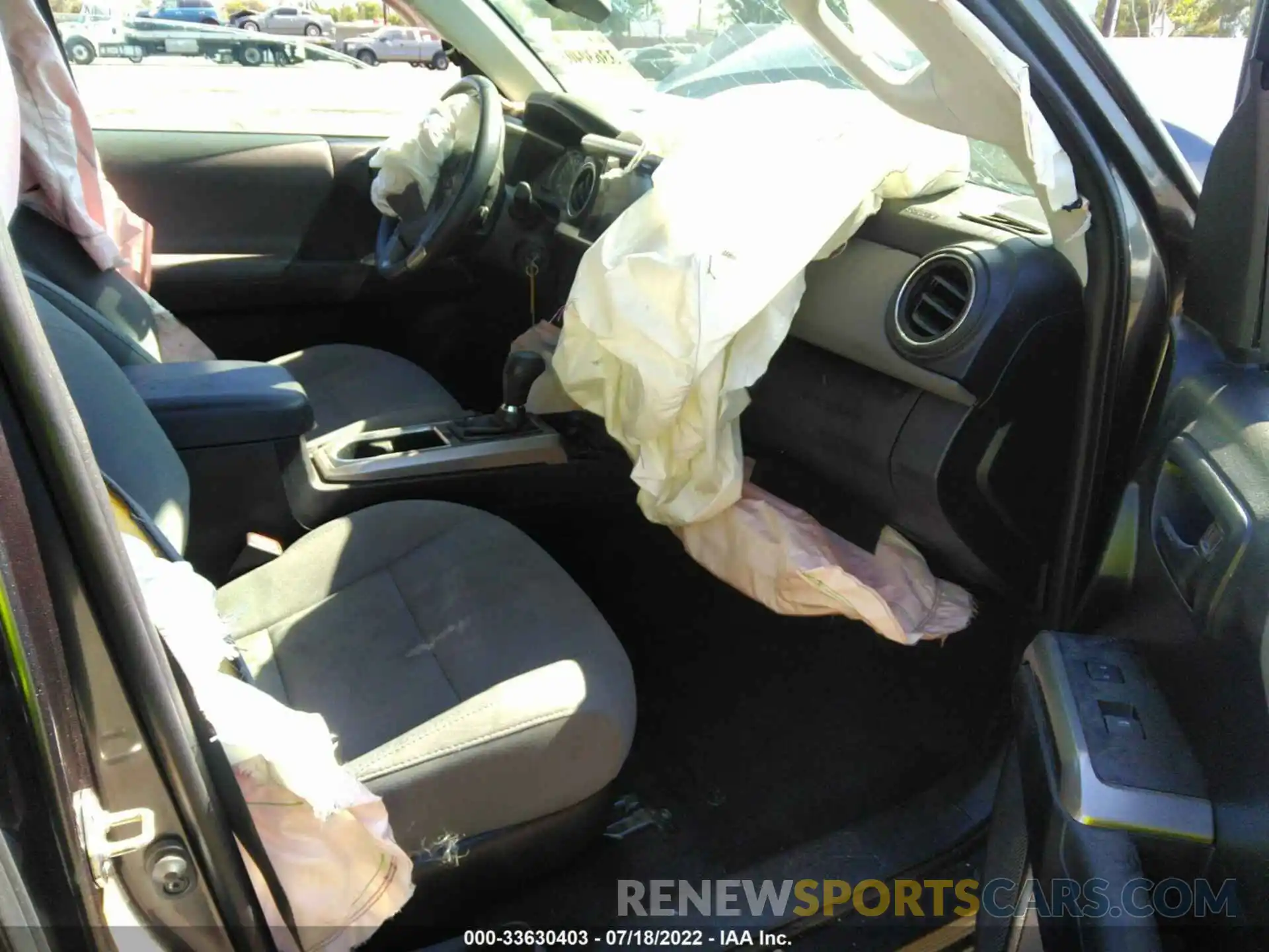 5 Photograph of a damaged car 3TMAZ5CN4KM108457 TOYOTA TACOMA 2WD 2019