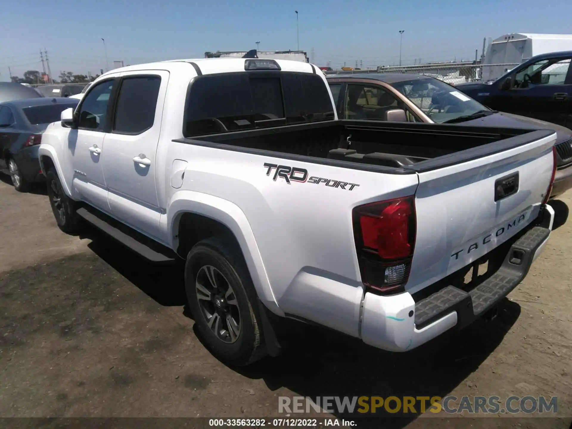 3 Фотография поврежденного автомобиля 3TMAZ5CN5KM083620 TOYOTA TACOMA 2WD 2019