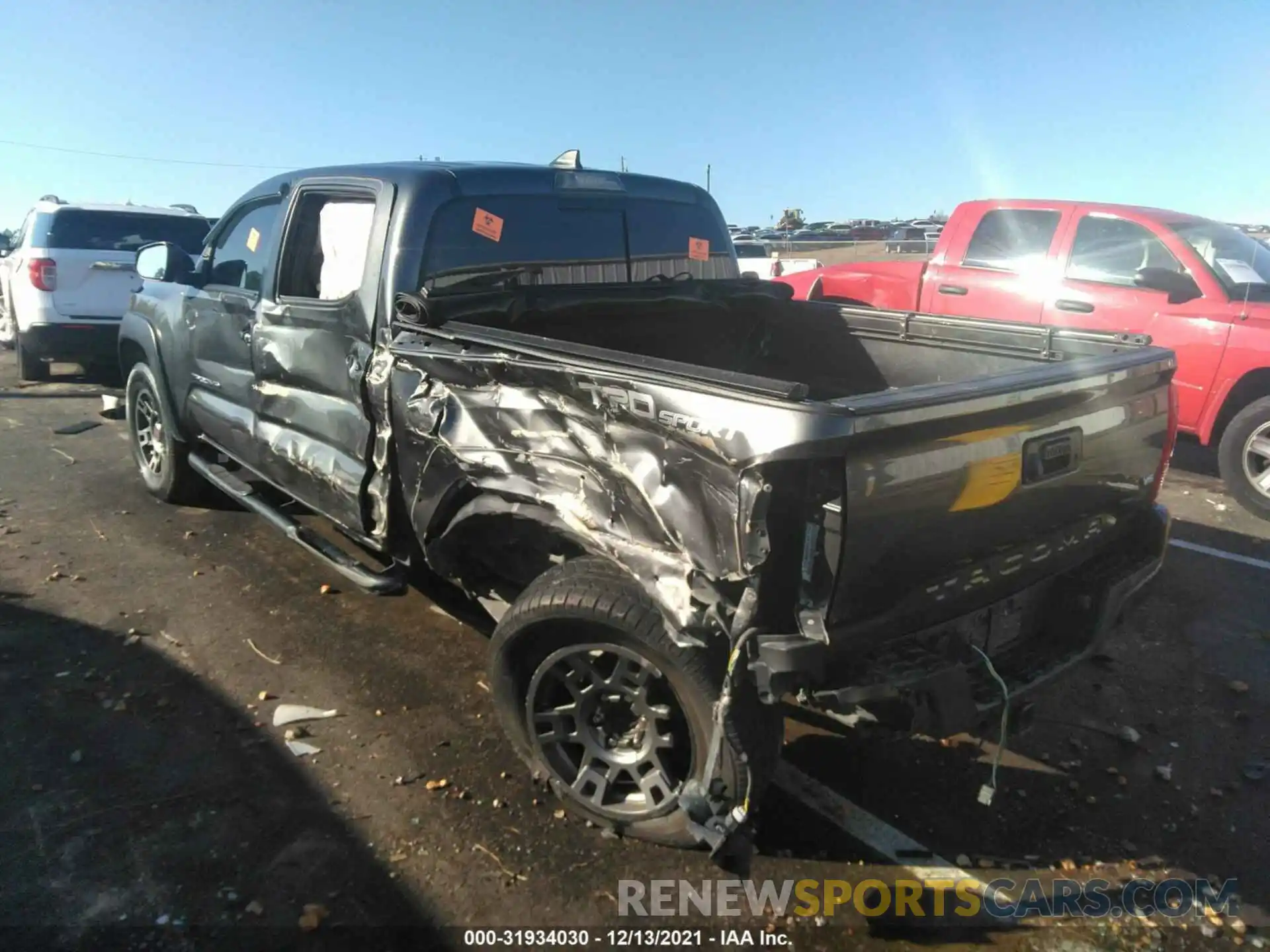 3 Photograph of a damaged car 3TMAZ5CN5KM100304 TOYOTA TACOMA 2WD 2019