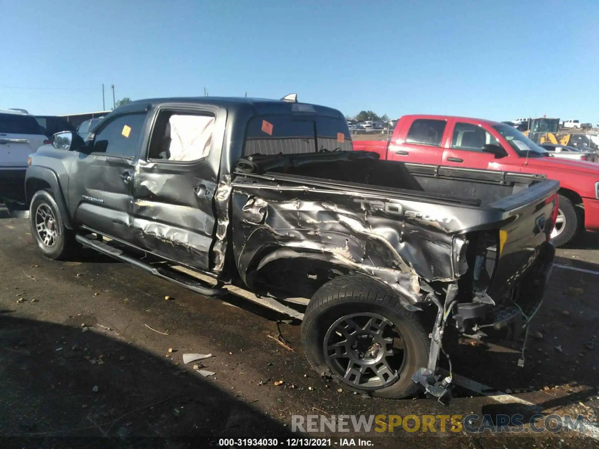 6 Photograph of a damaged car 3TMAZ5CN5KM100304 TOYOTA TACOMA 2WD 2019