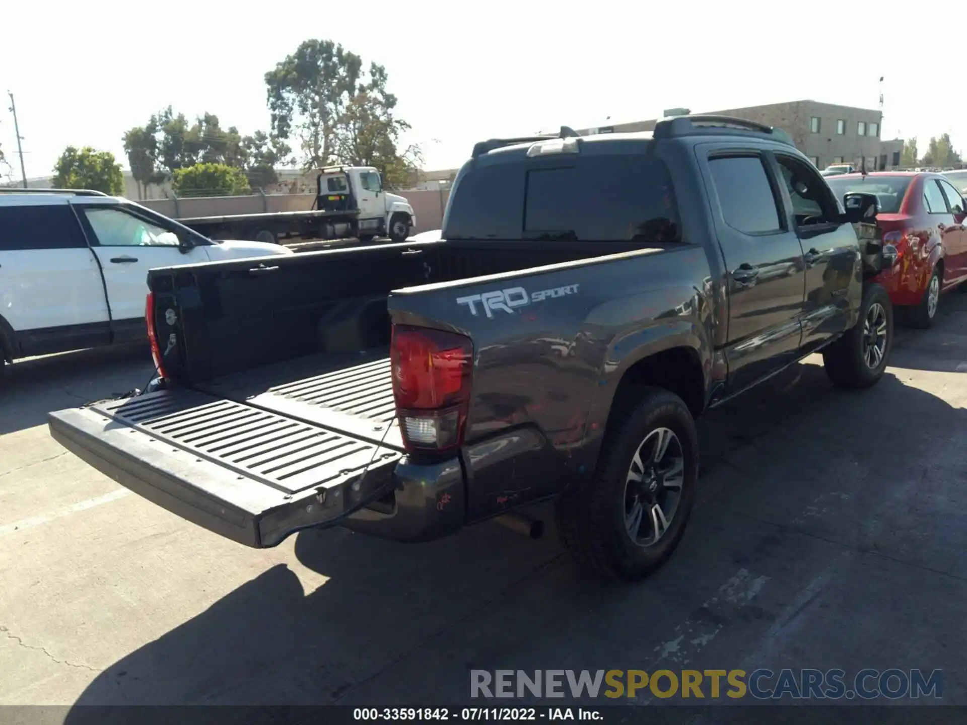 4 Photograph of a damaged car 3TMAZ5CN5KM102618 TOYOTA TACOMA 2WD 2019