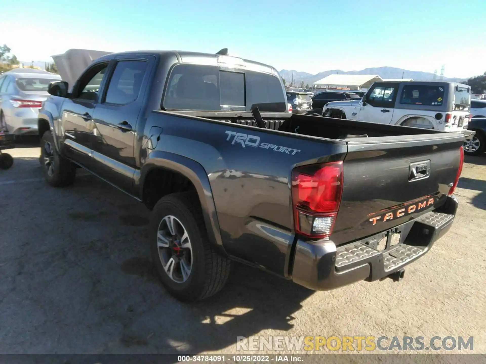 3 Фотография поврежденного автомобиля 3TMAZ5CN5KM114087 TOYOTA TACOMA 2WD 2019