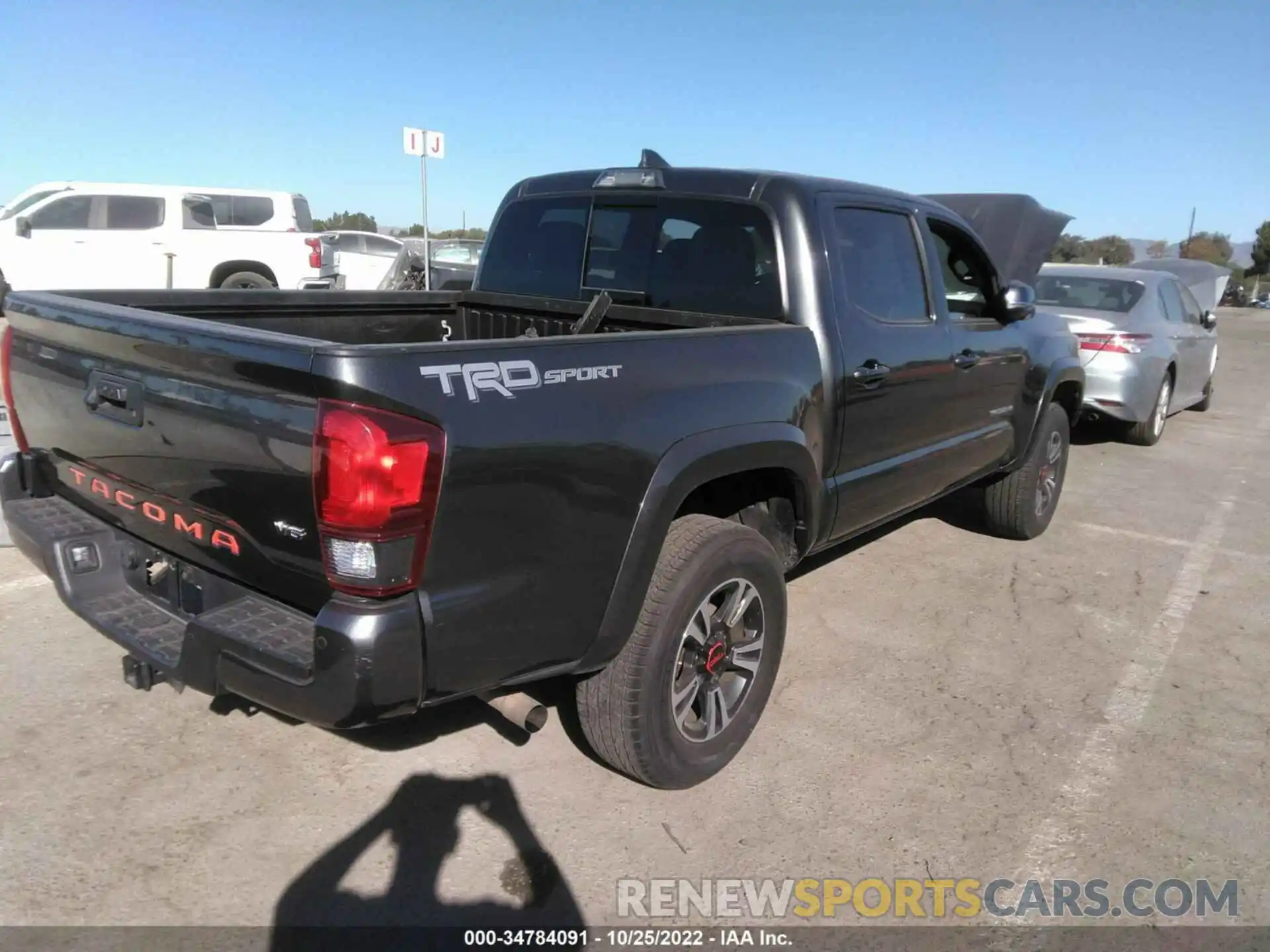 4 Фотография поврежденного автомобиля 3TMAZ5CN5KM114087 TOYOTA TACOMA 2WD 2019