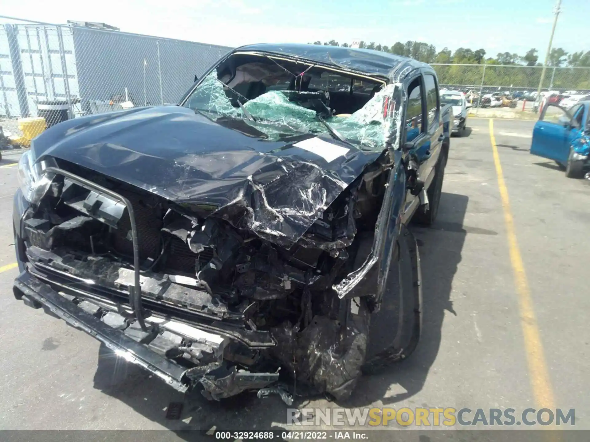 6 Photograph of a damaged car 3TMAZ5CN6KM081715 TOYOTA TACOMA 2WD 2019