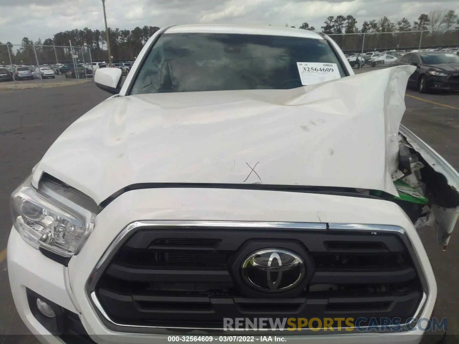 10 Photograph of a damaged car 3TMAZ5CN6KM092276 TOYOTA TACOMA 2WD 2019