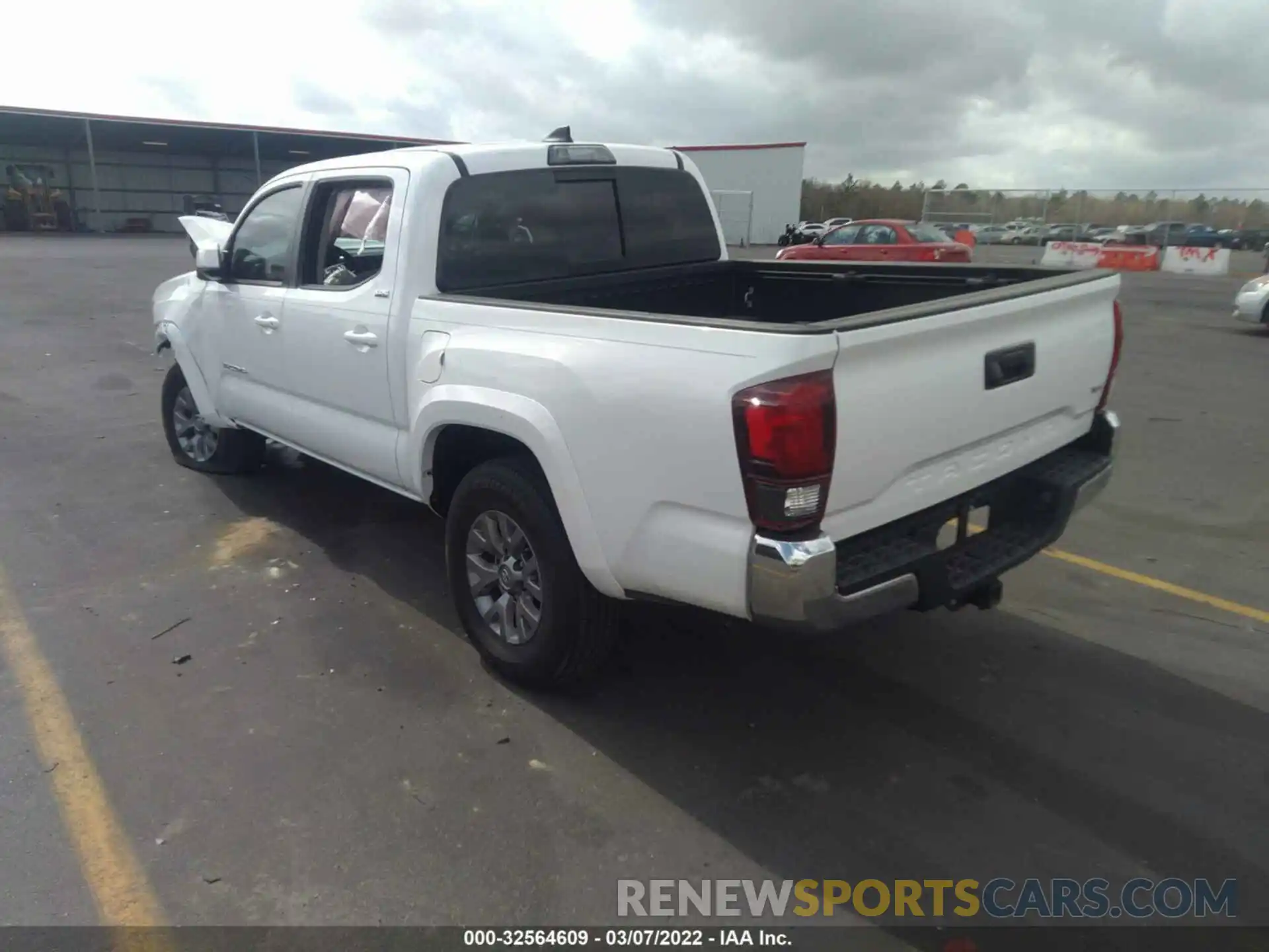 3 Photograph of a damaged car 3TMAZ5CN6KM092276 TOYOTA TACOMA 2WD 2019