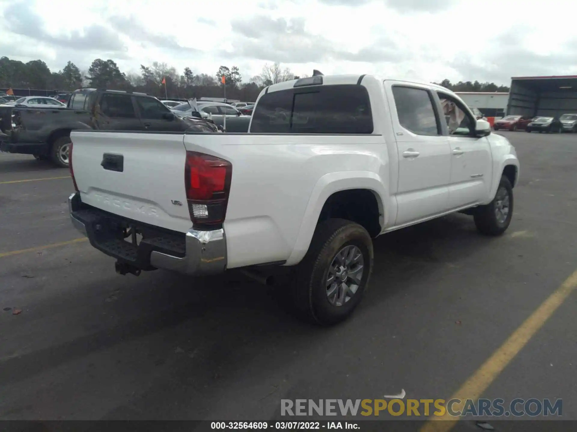 4 Photograph of a damaged car 3TMAZ5CN6KM092276 TOYOTA TACOMA 2WD 2019