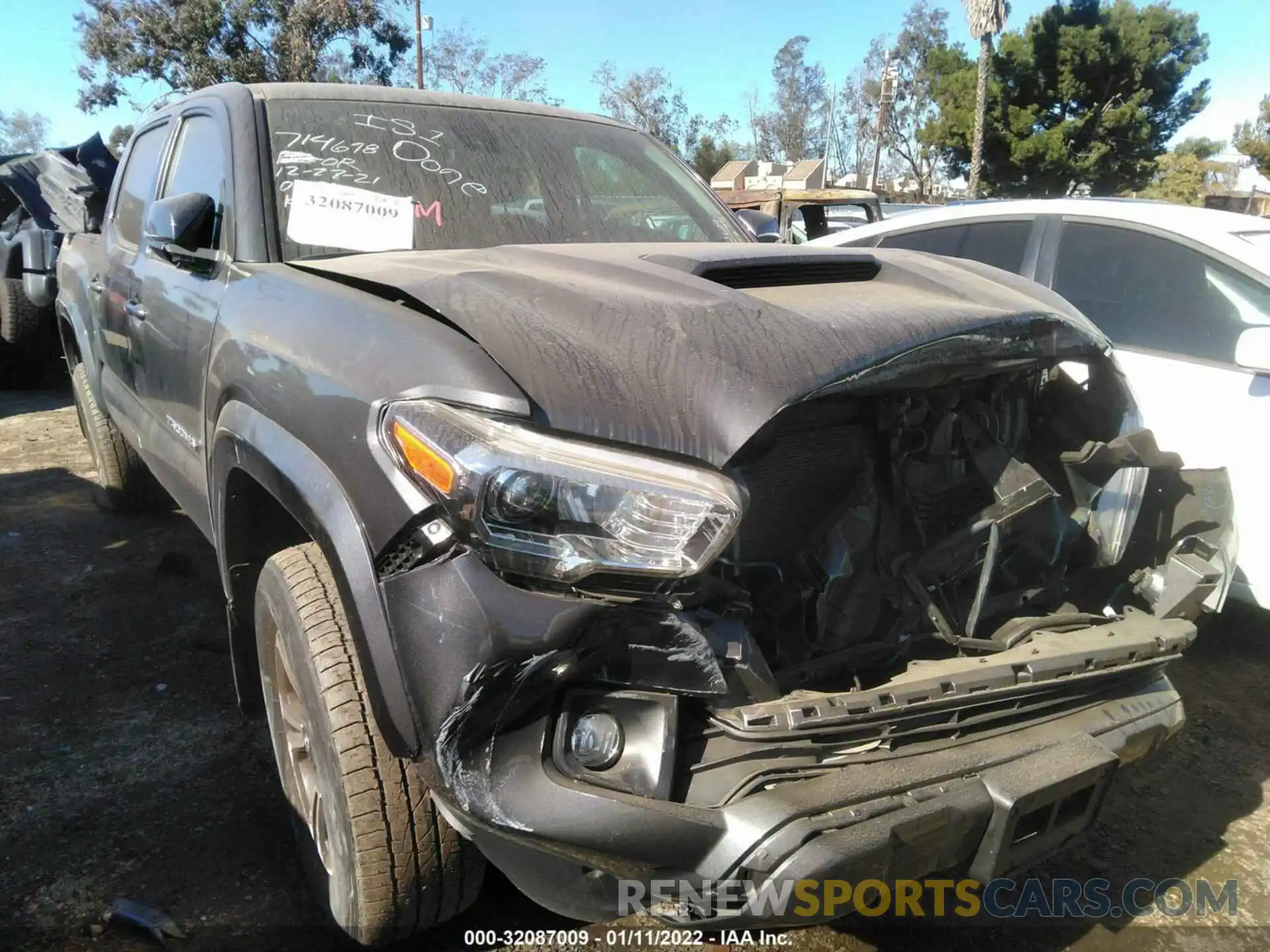 1 Photograph of a damaged car 3TMAZ5CN6KM098840 TOYOTA TACOMA 2WD 2019